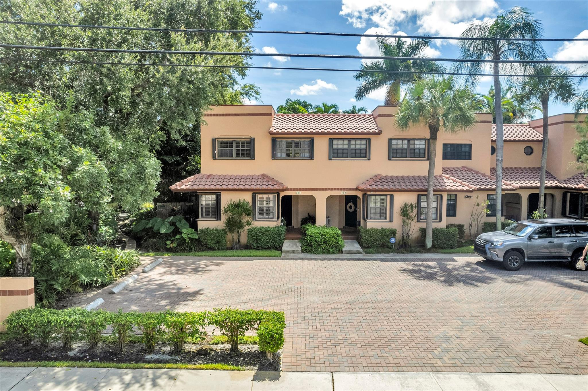 240 NE 17th Court 701