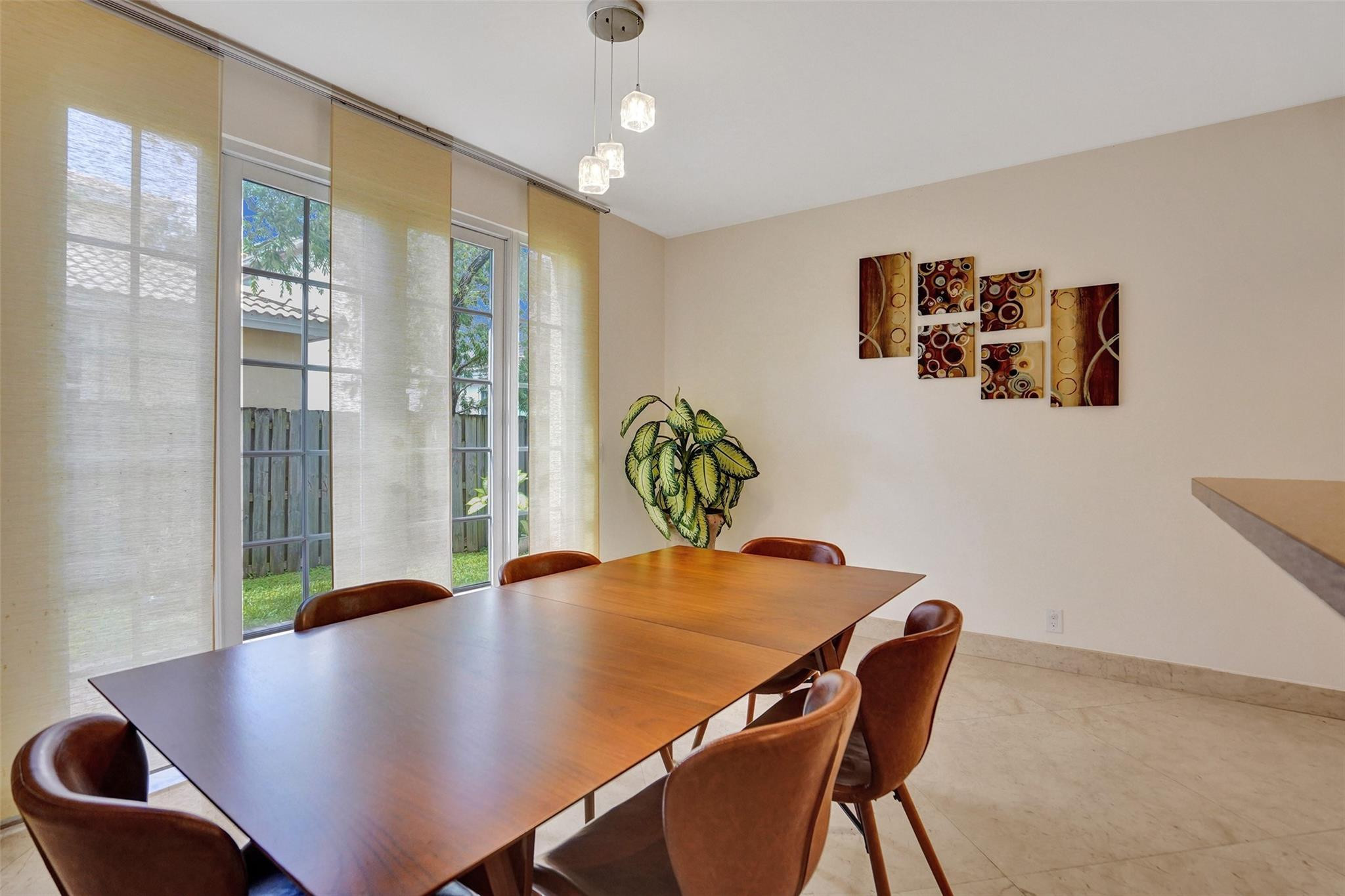 1242 Grant Court