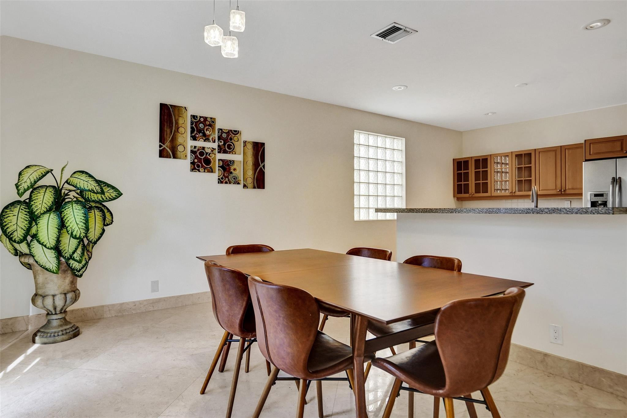 1242 Grant Court