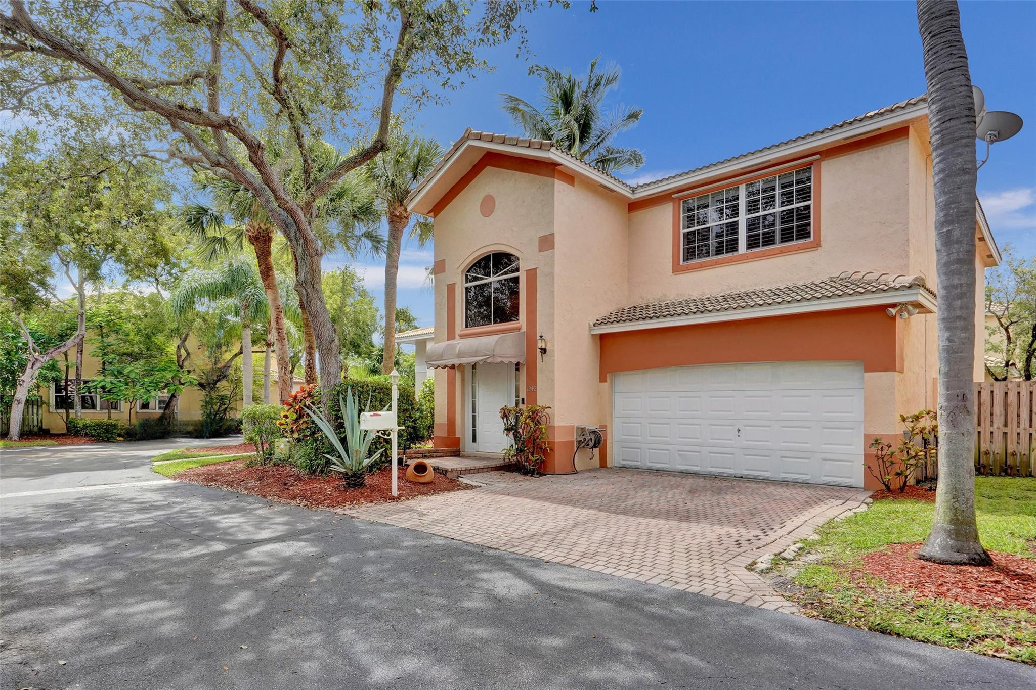 1242 Grant Court