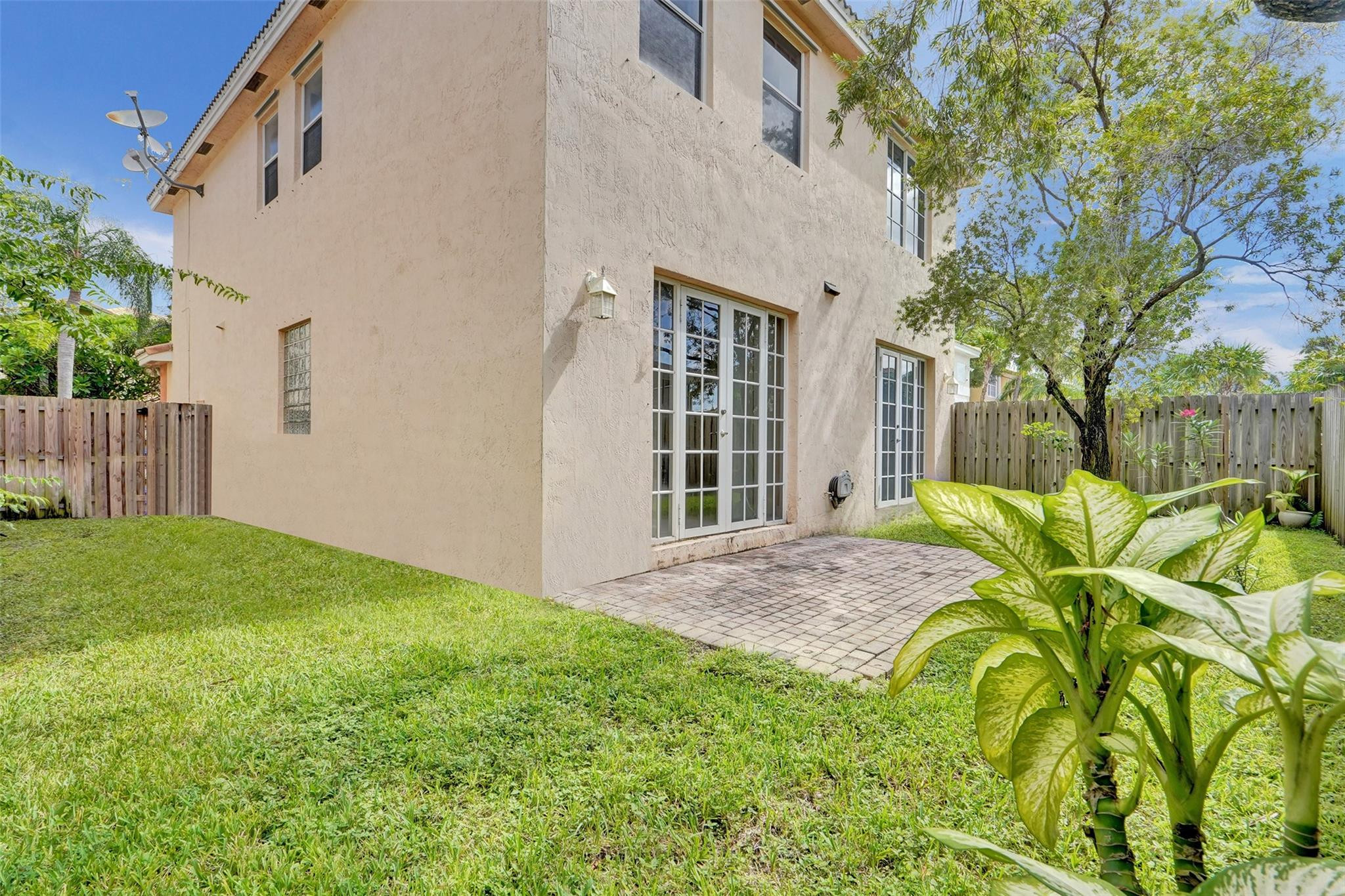 1242 Grant Court