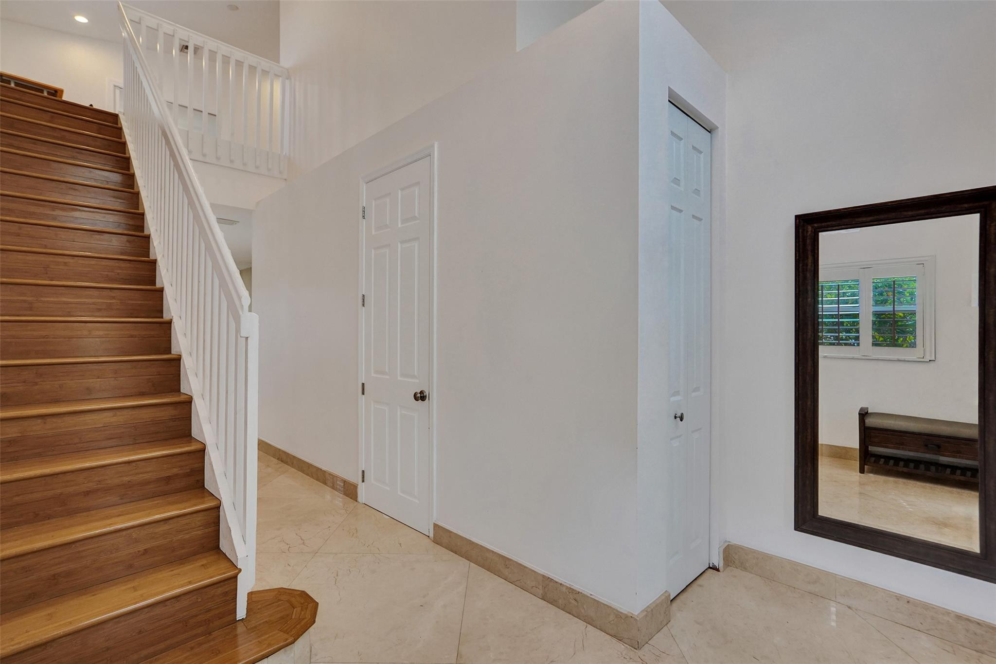 1242 Grant Court