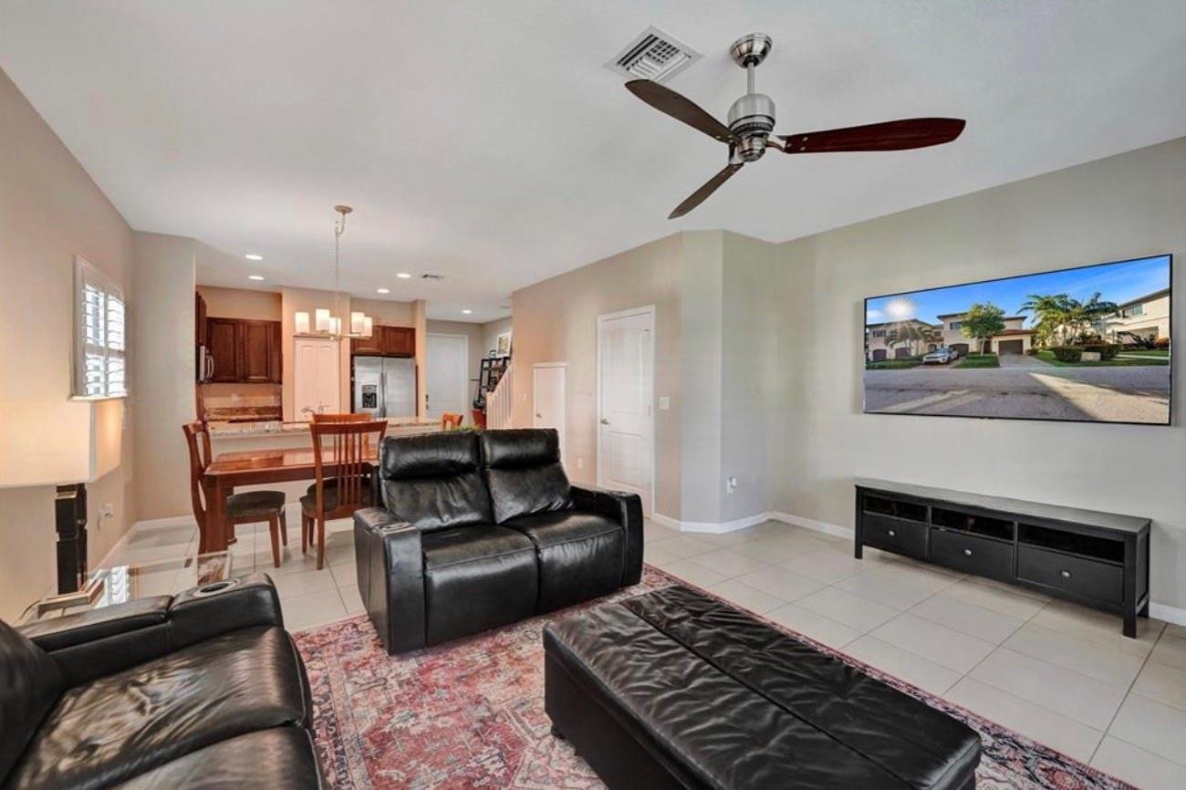 4210 N Dixie Highway 27