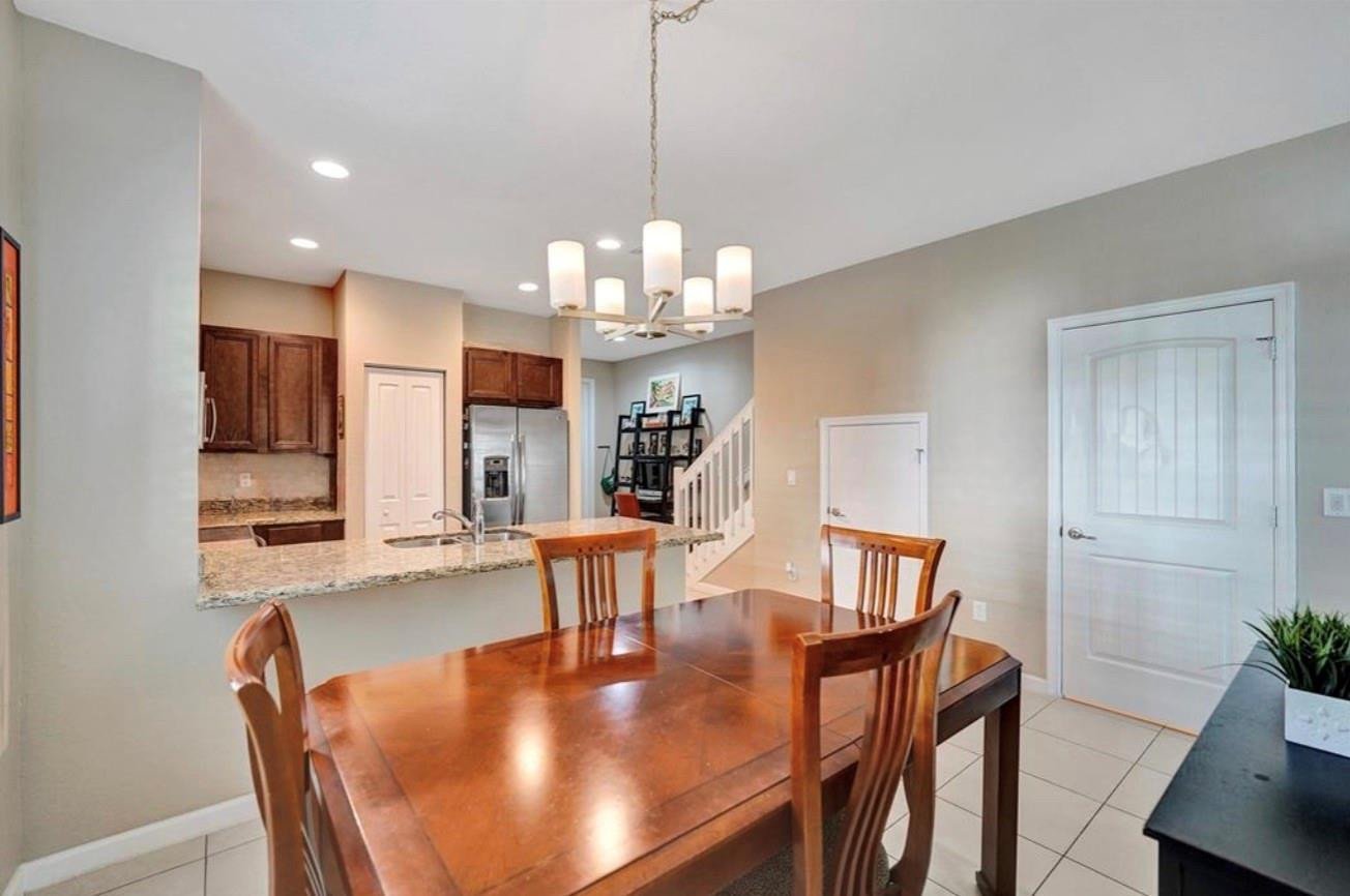 4210 N Dixie Highway 27