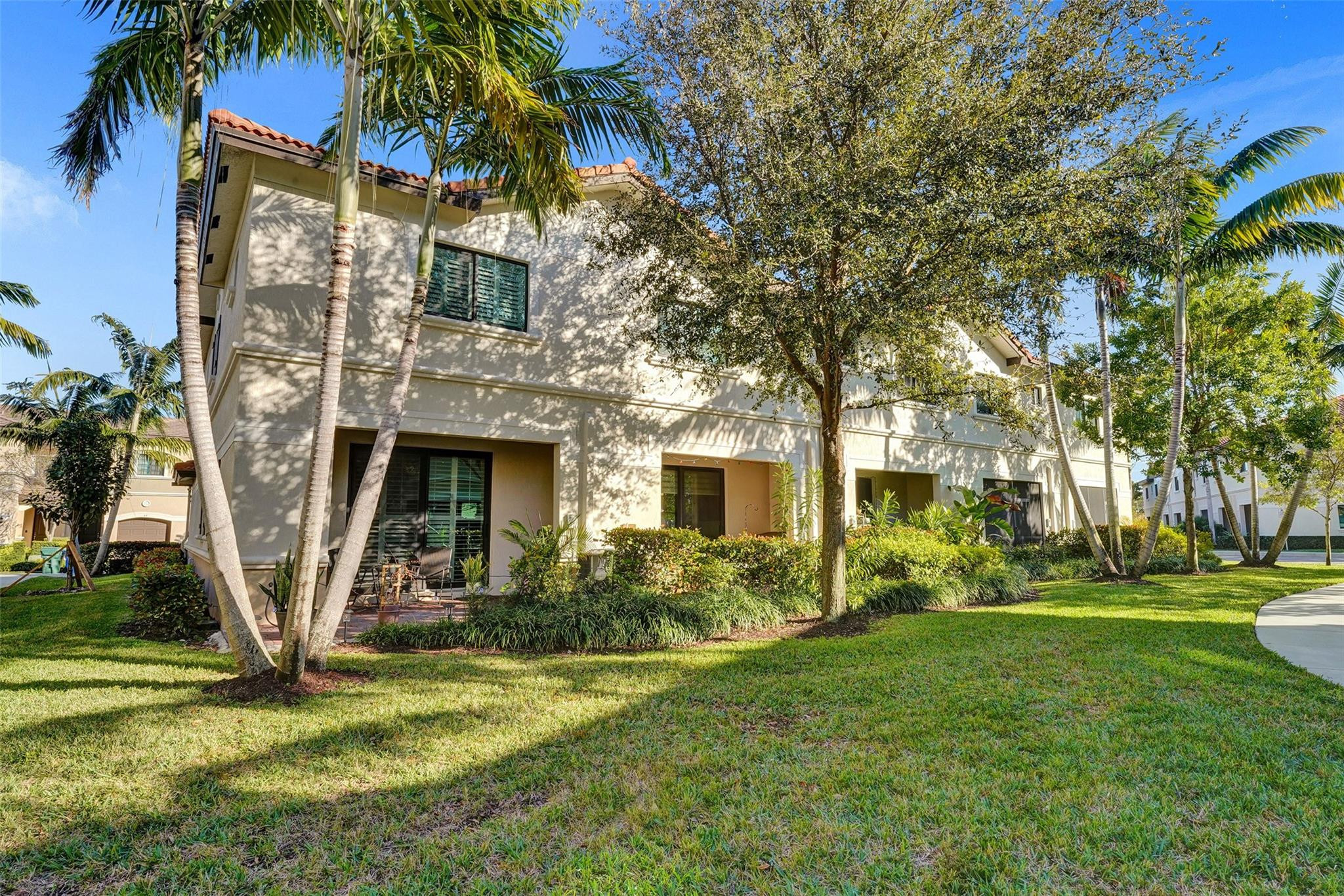 4210 N Dixie Highway 27