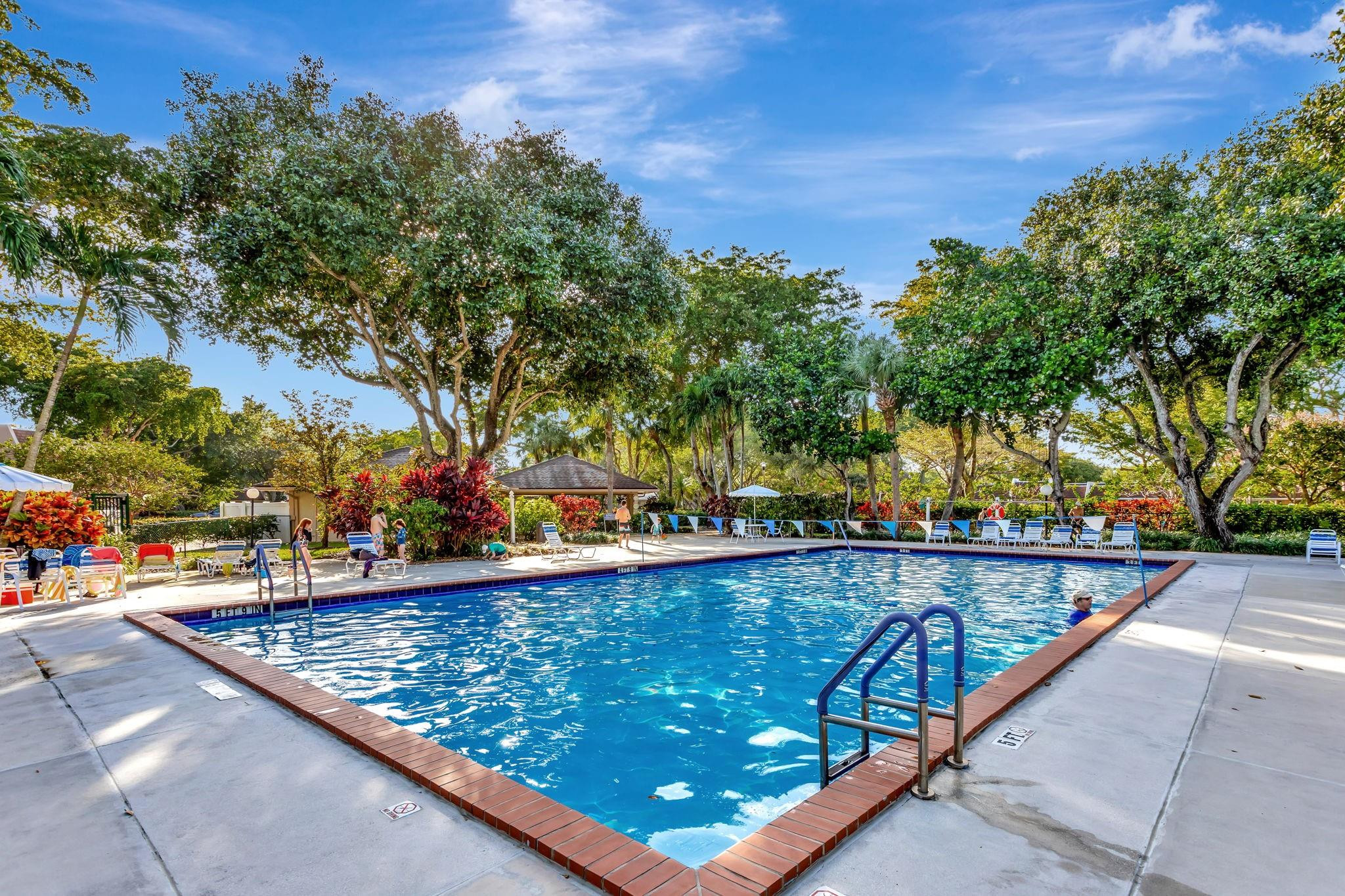 3800 Oaks Clubhouse Drive 402