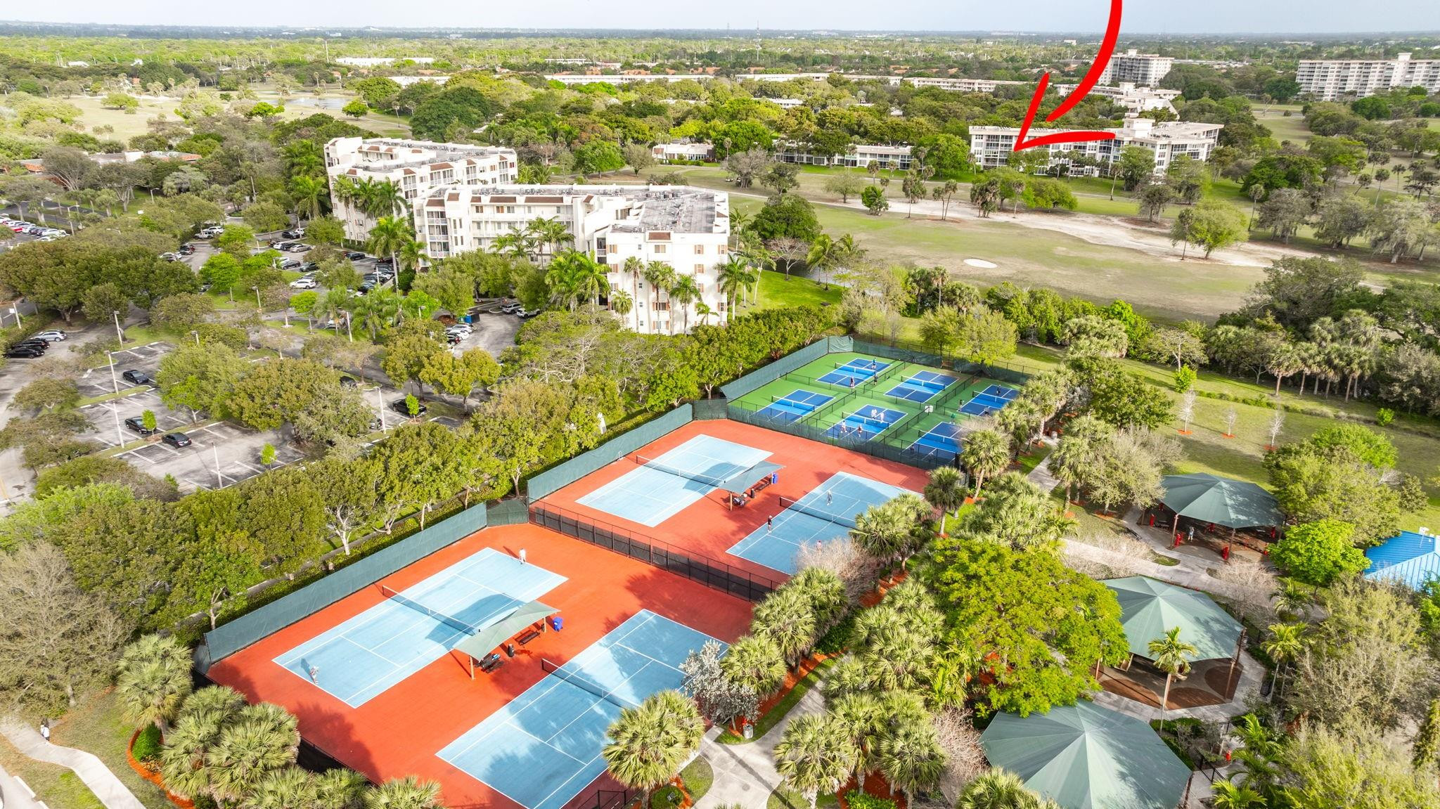 3800 Oaks Clubhouse Drive 402