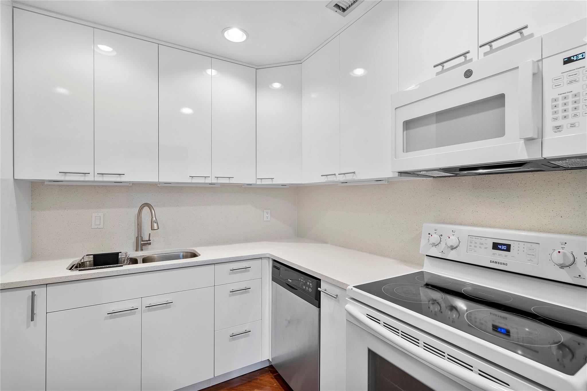 6211 Bay Club Drive 4