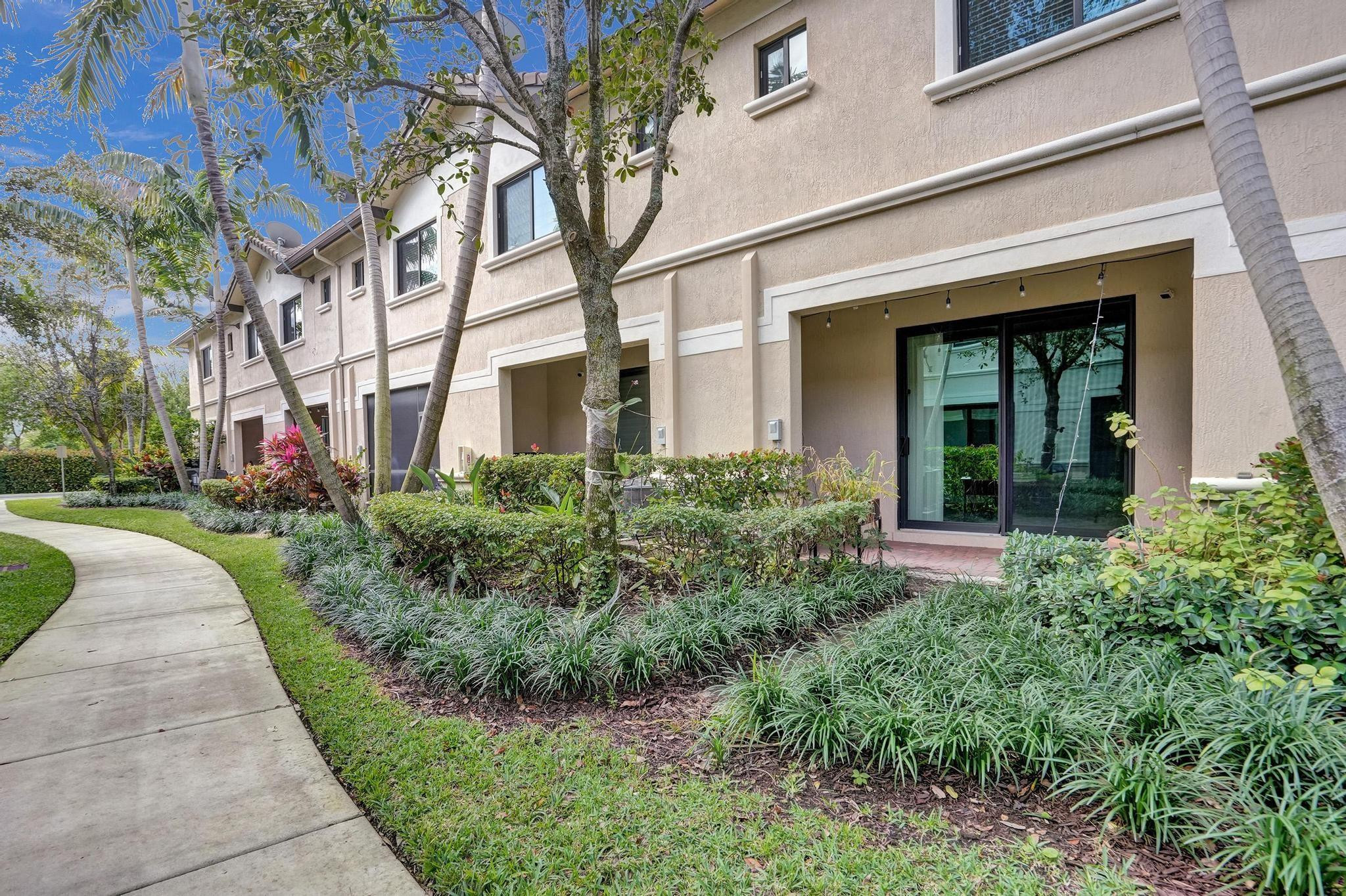 4228 N Dixie Highway 103