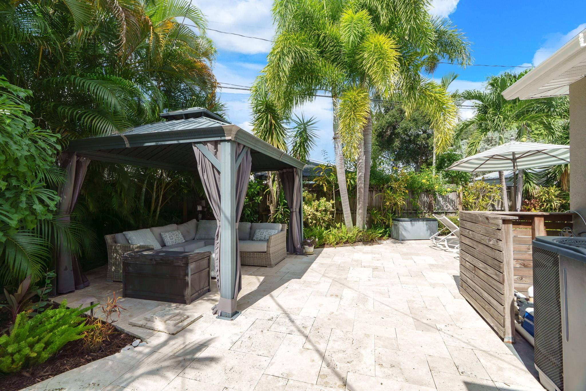 558 NE 28th Street