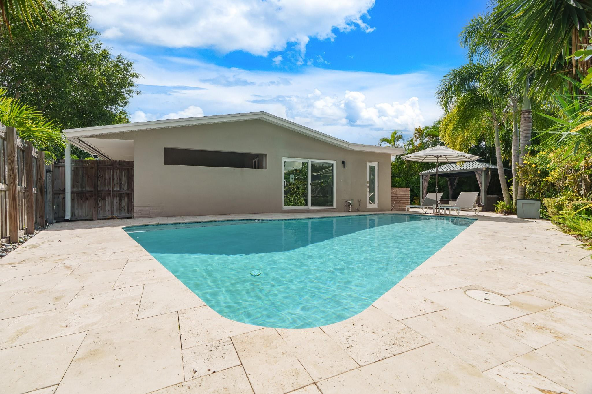 558 NE 28th Street