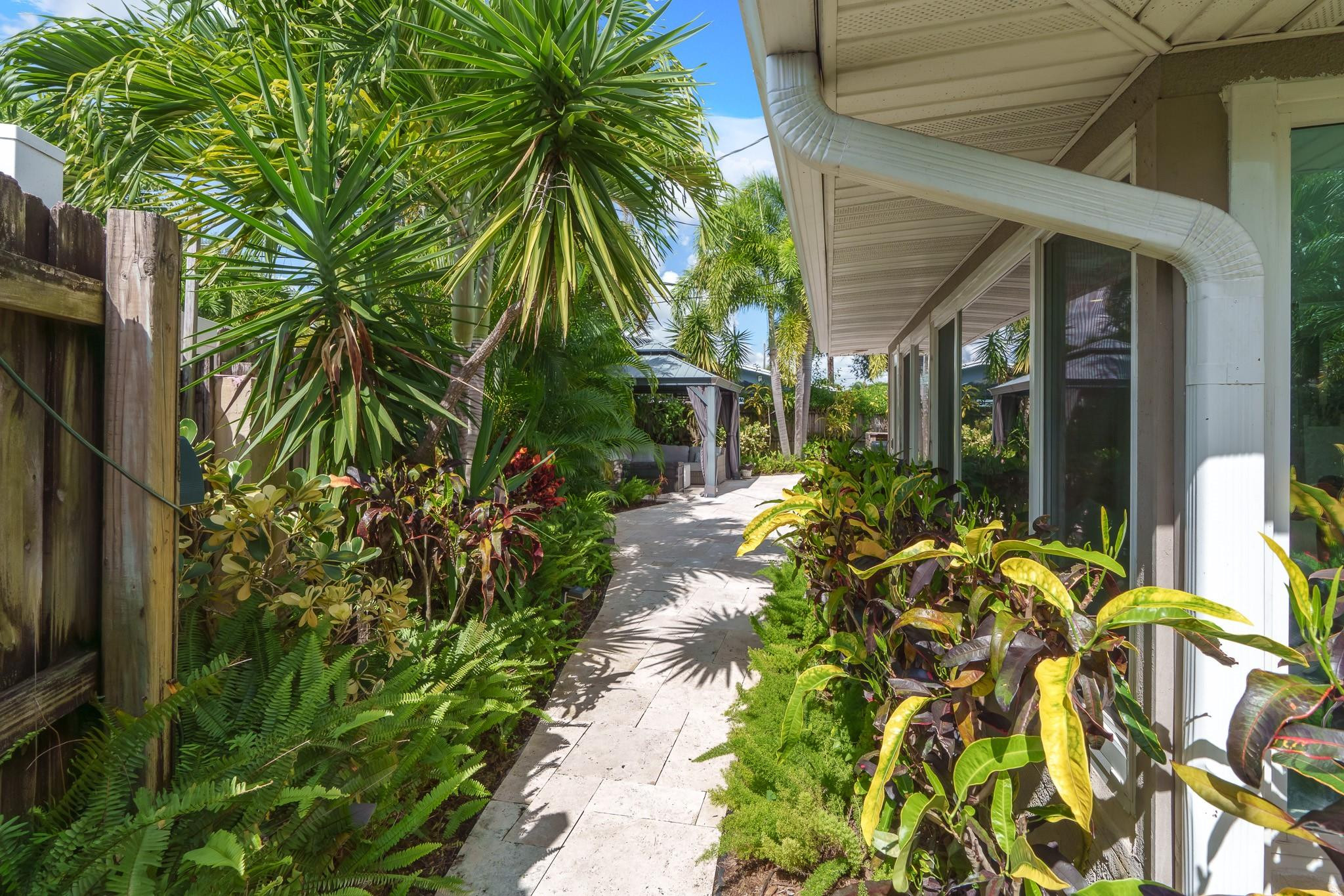 558 NE 28th Street