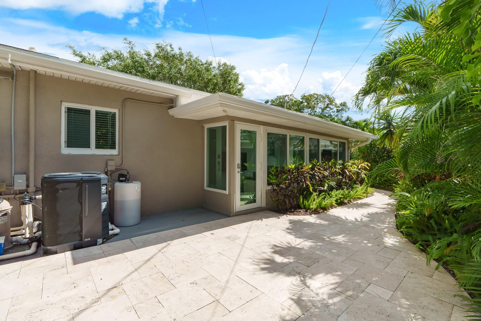 558 NE 28th Street