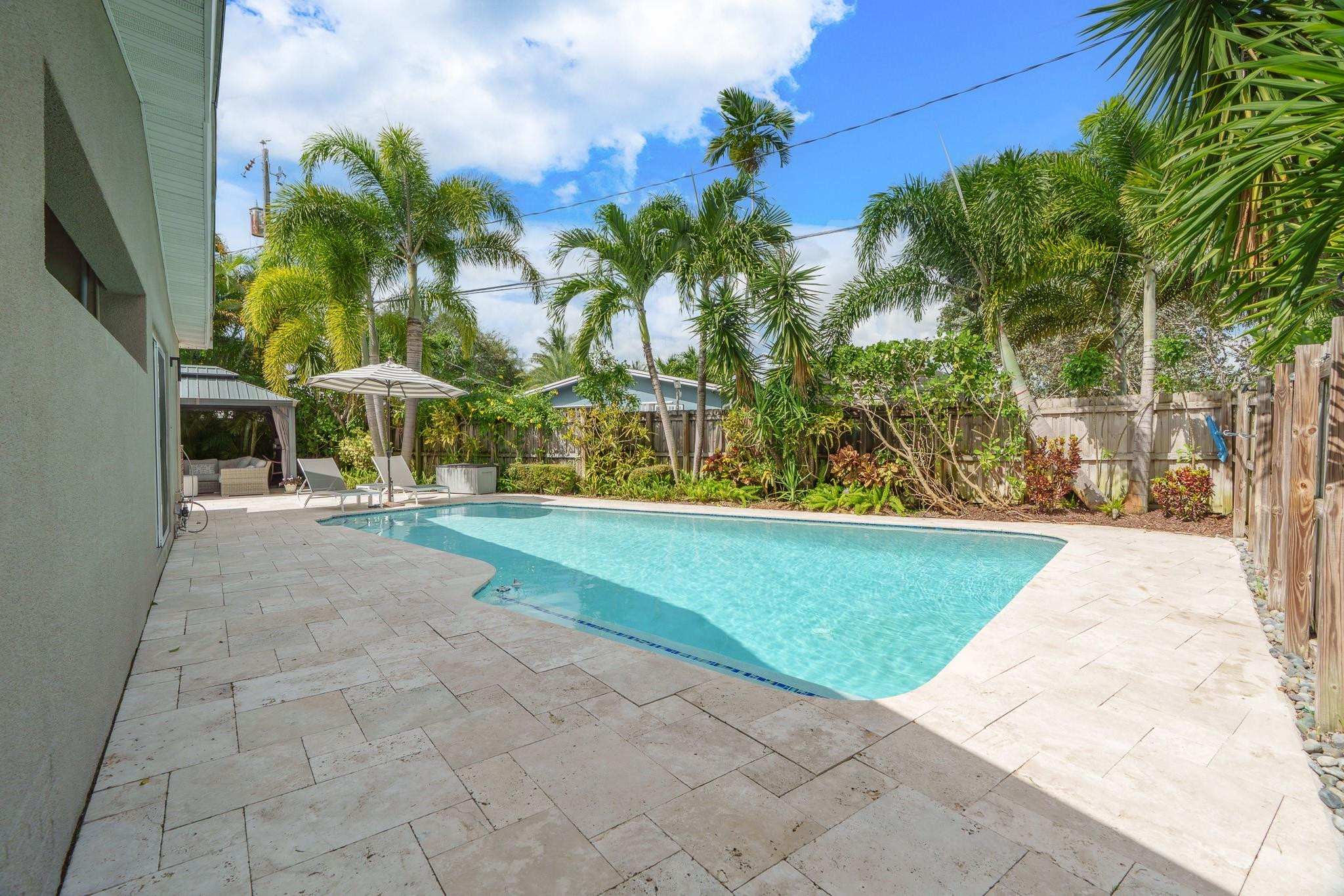 558 NE 28th Street