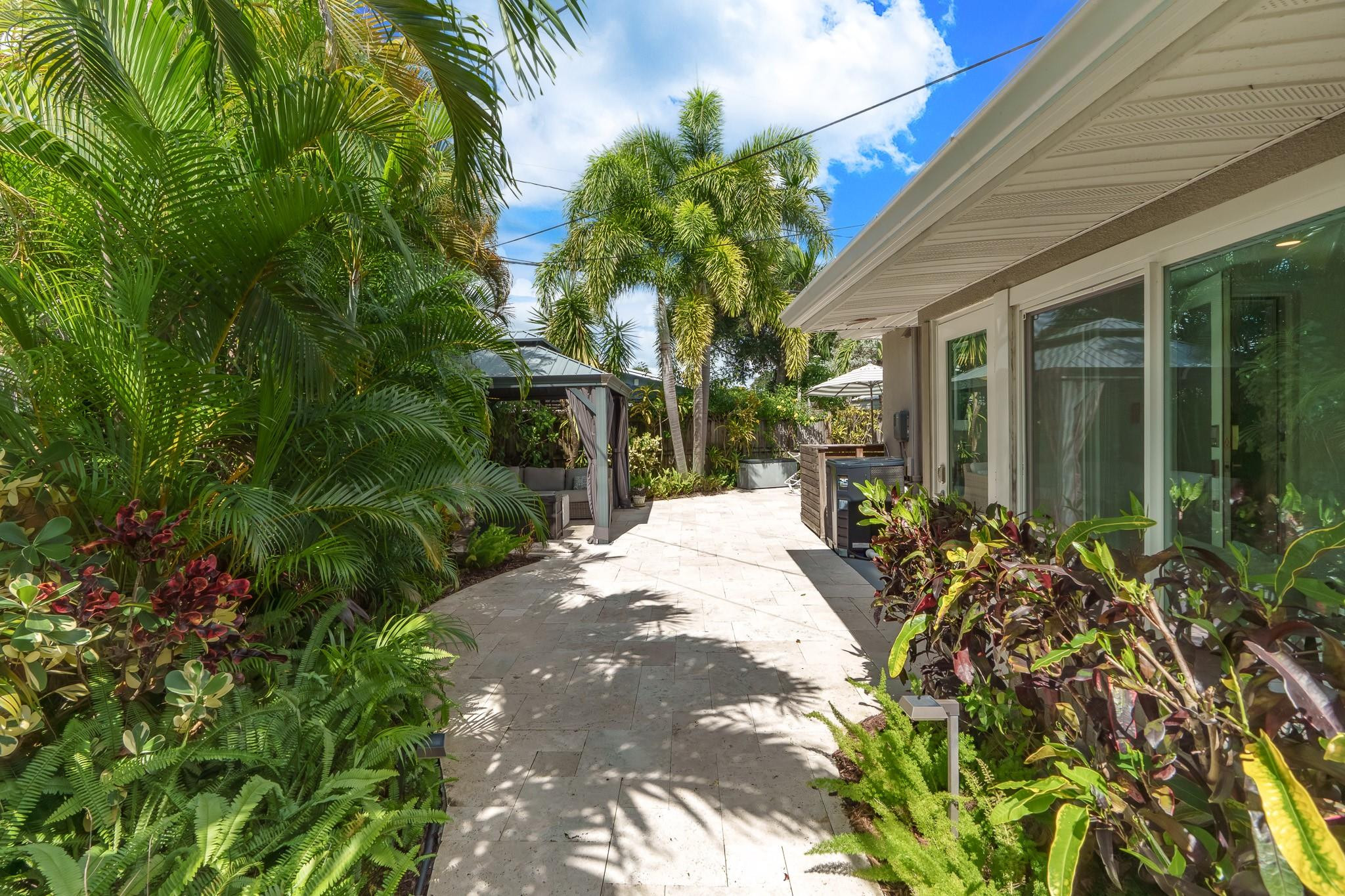 558 NE 28th Street