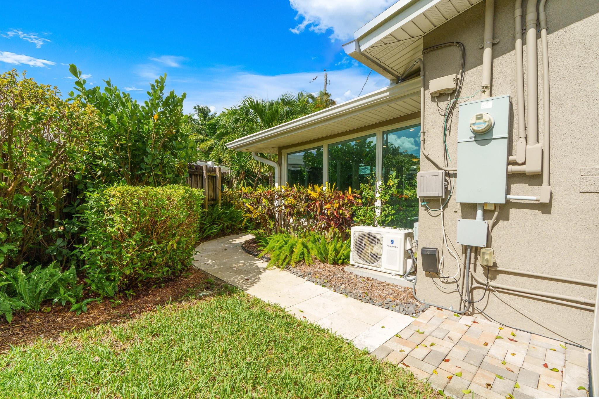 558 NE 28th Street