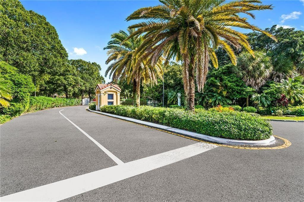 2351 NW 33rd Street 513