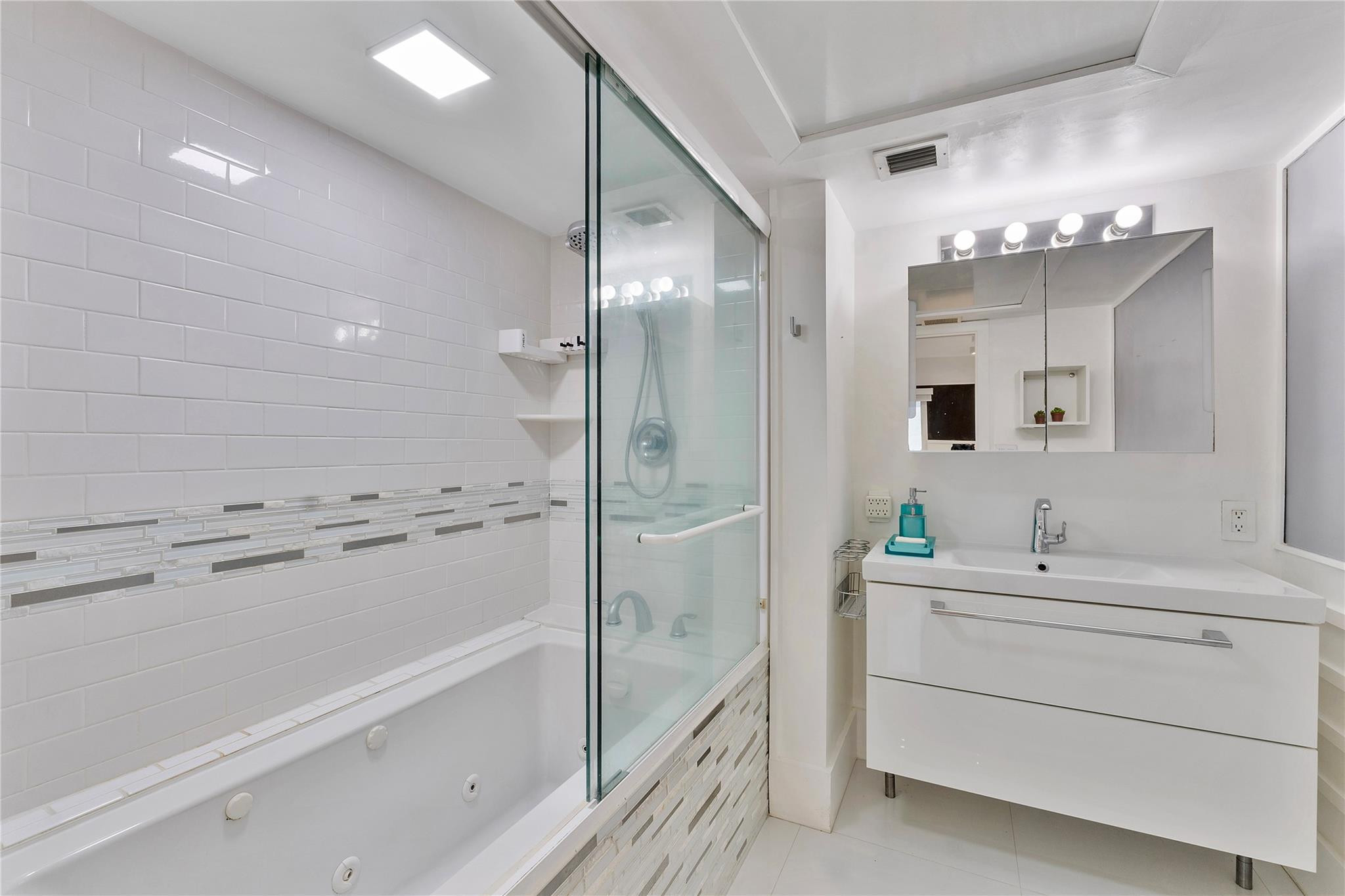119 NE 19th Court 114G
