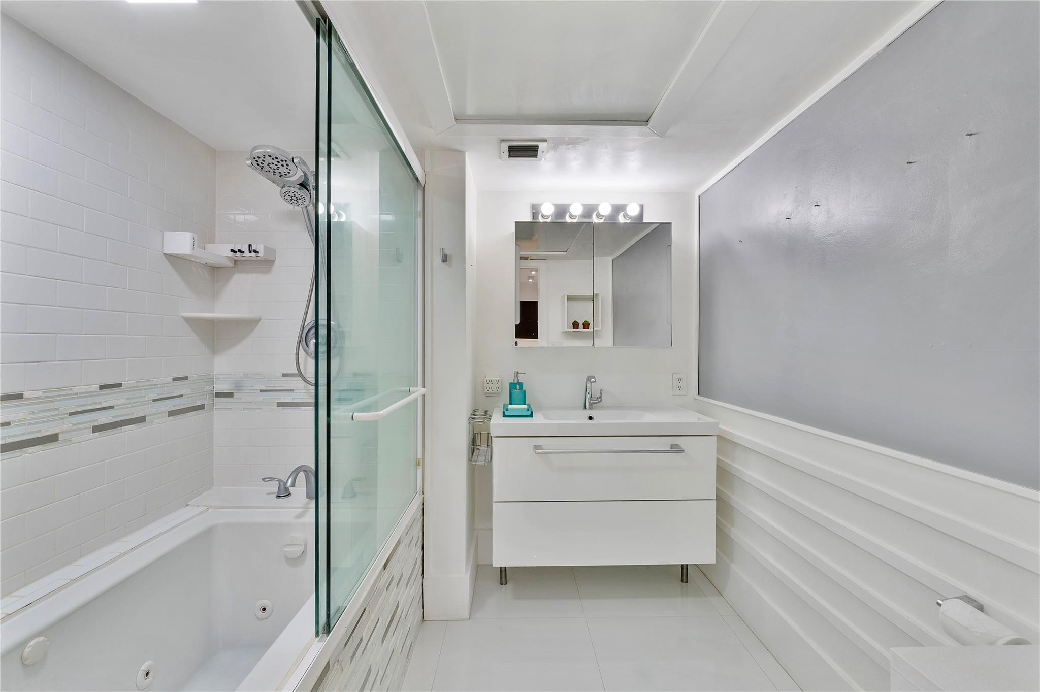 119 NE 19th Court 114G