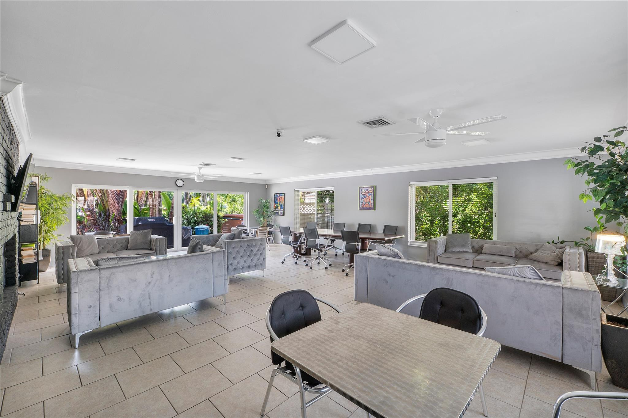 119 NE 19th Court 114G