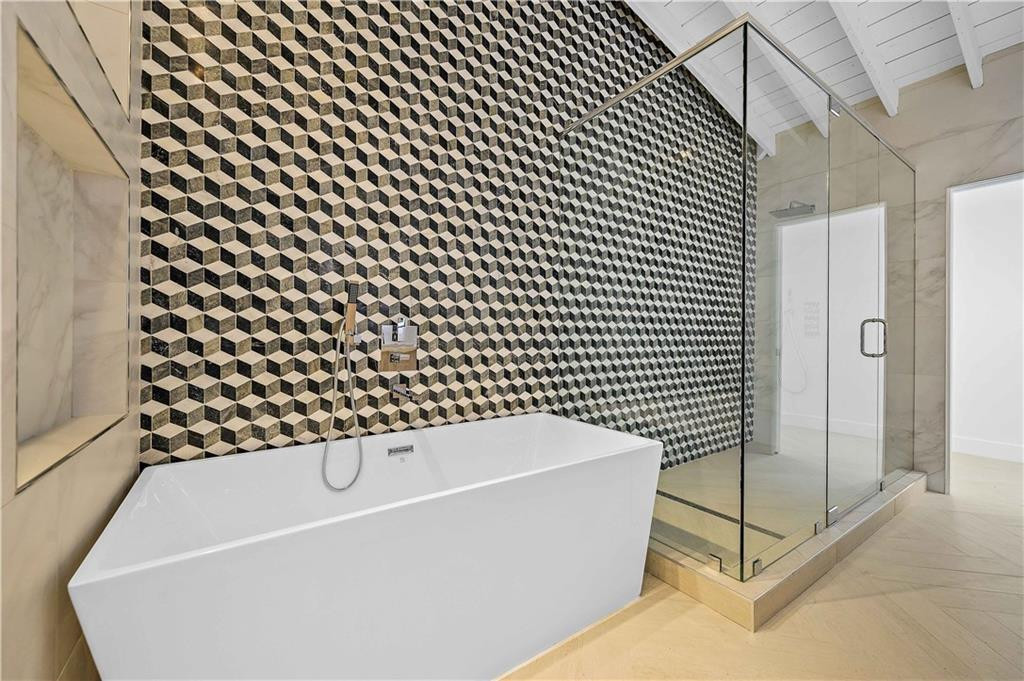 2201 Intracoastal Drive