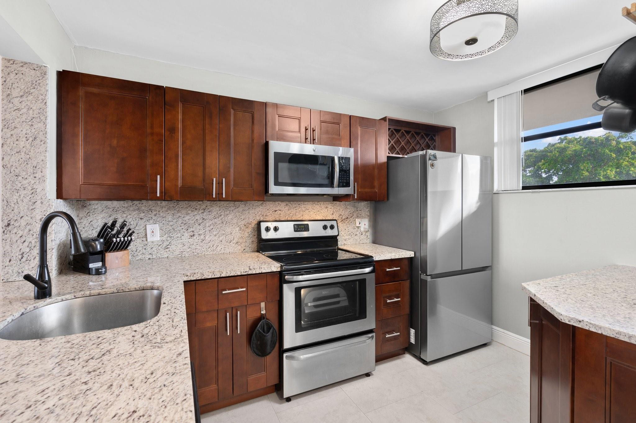 111 Lake Emerald Drive 401