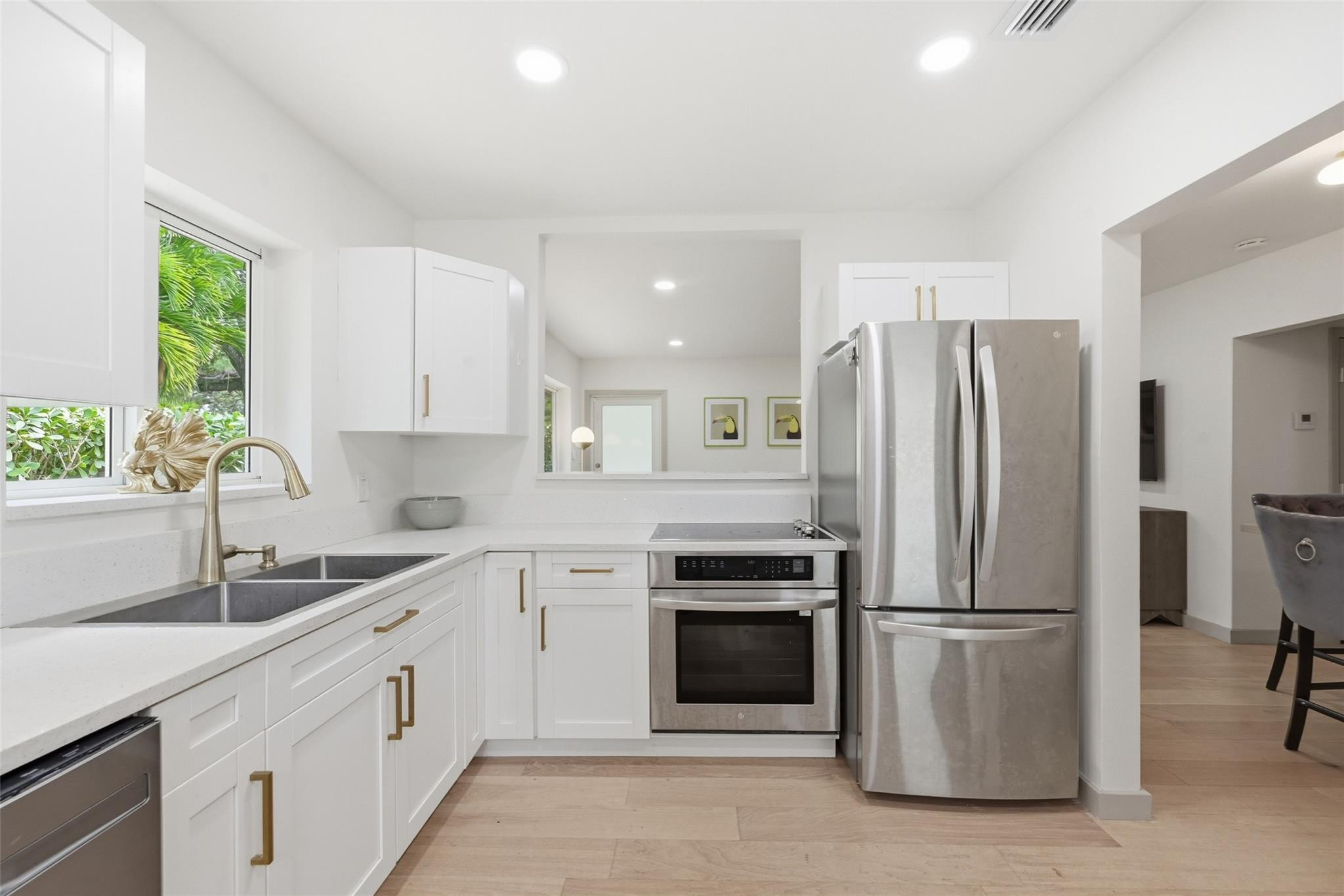 431-433 NE 15 Avenue