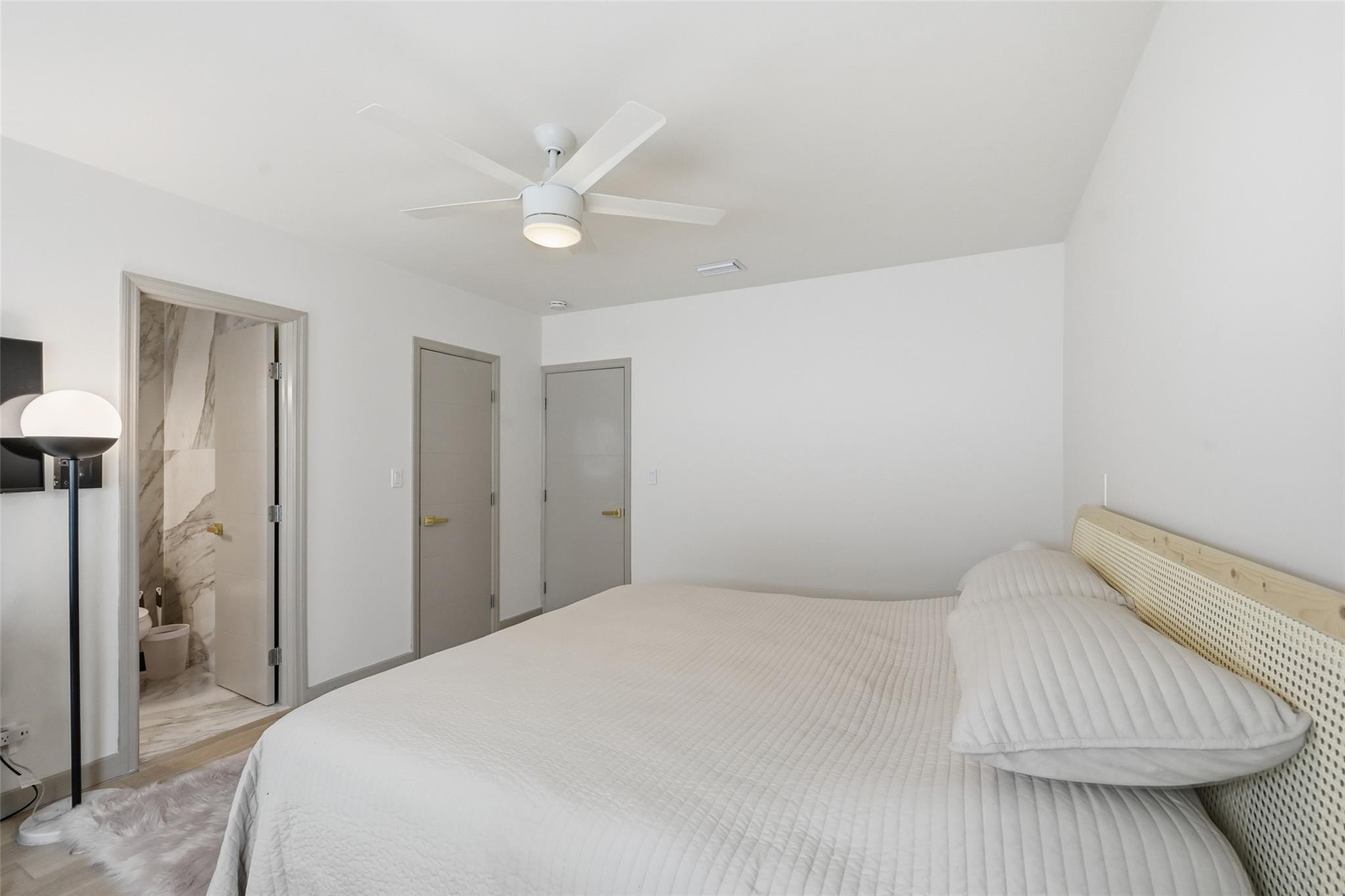 431-433 NE 15 Avenue