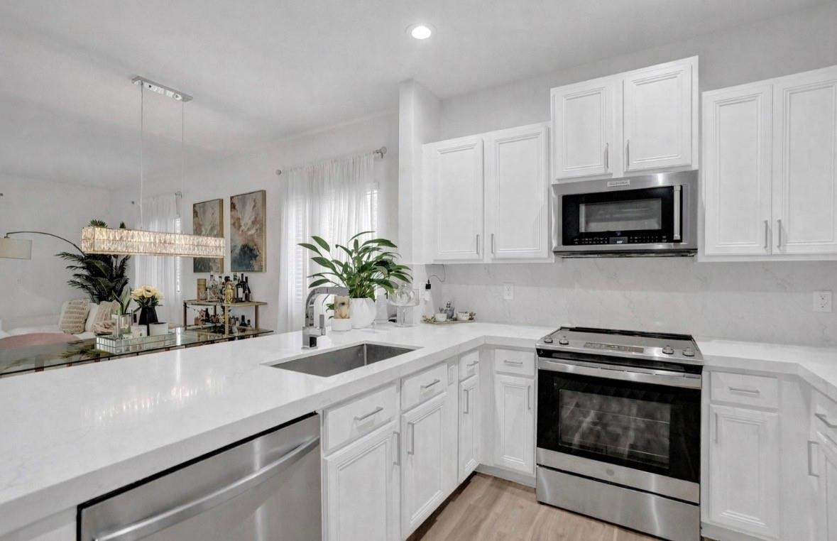 4234 N Dixie Highway 125