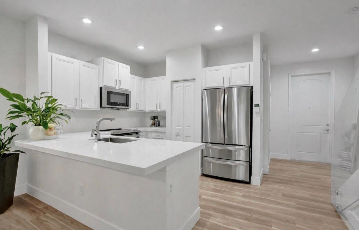 4234 N Dixie Highway 125