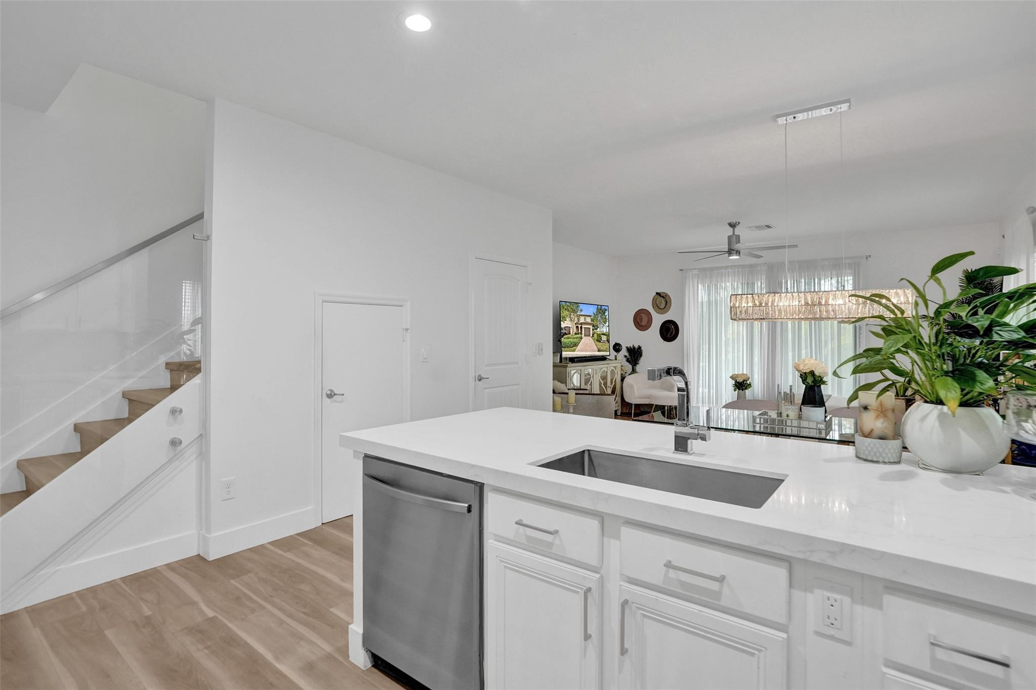 4234 N Dixie Highway 125