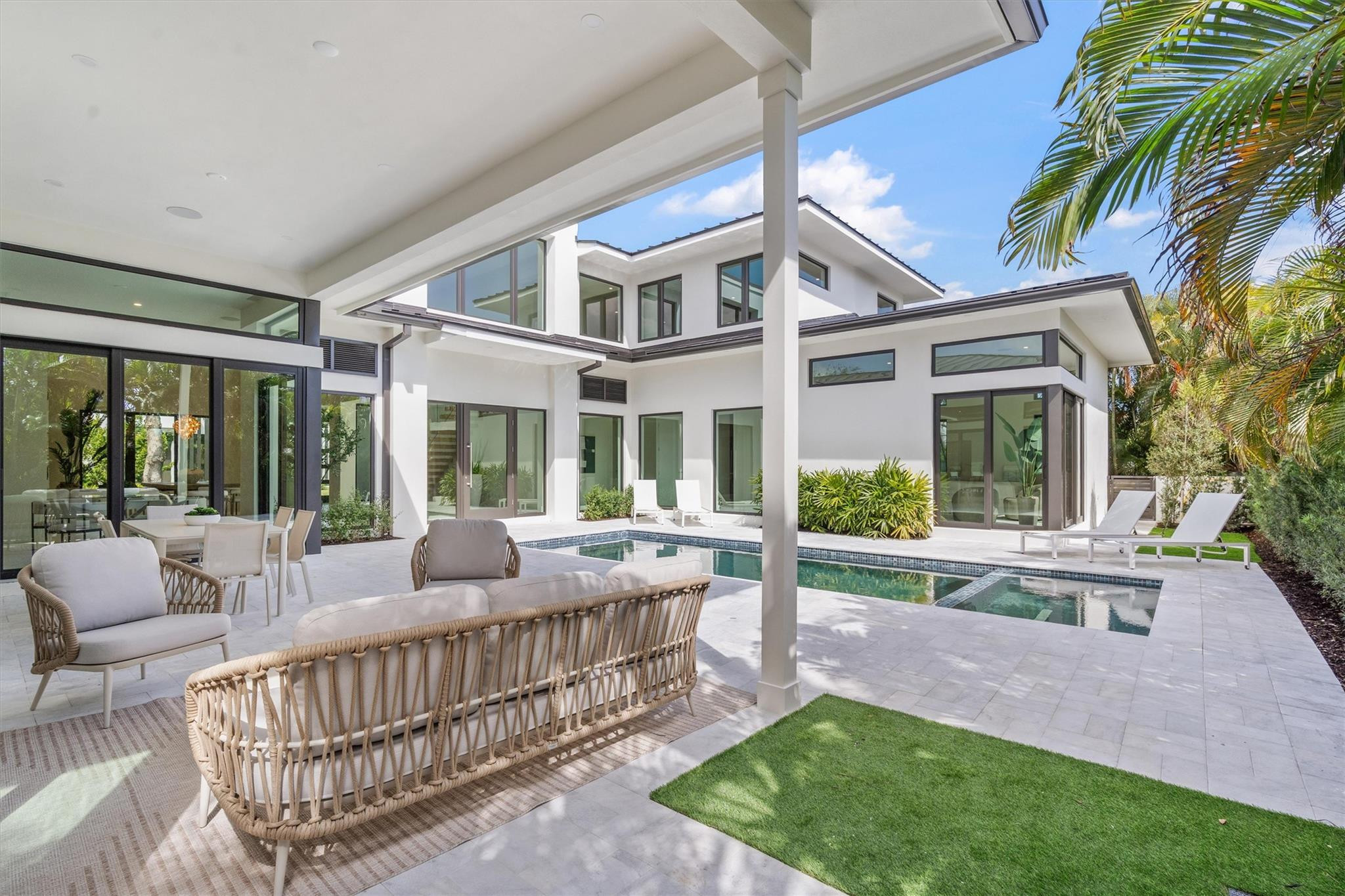 2732 NE 29th Court