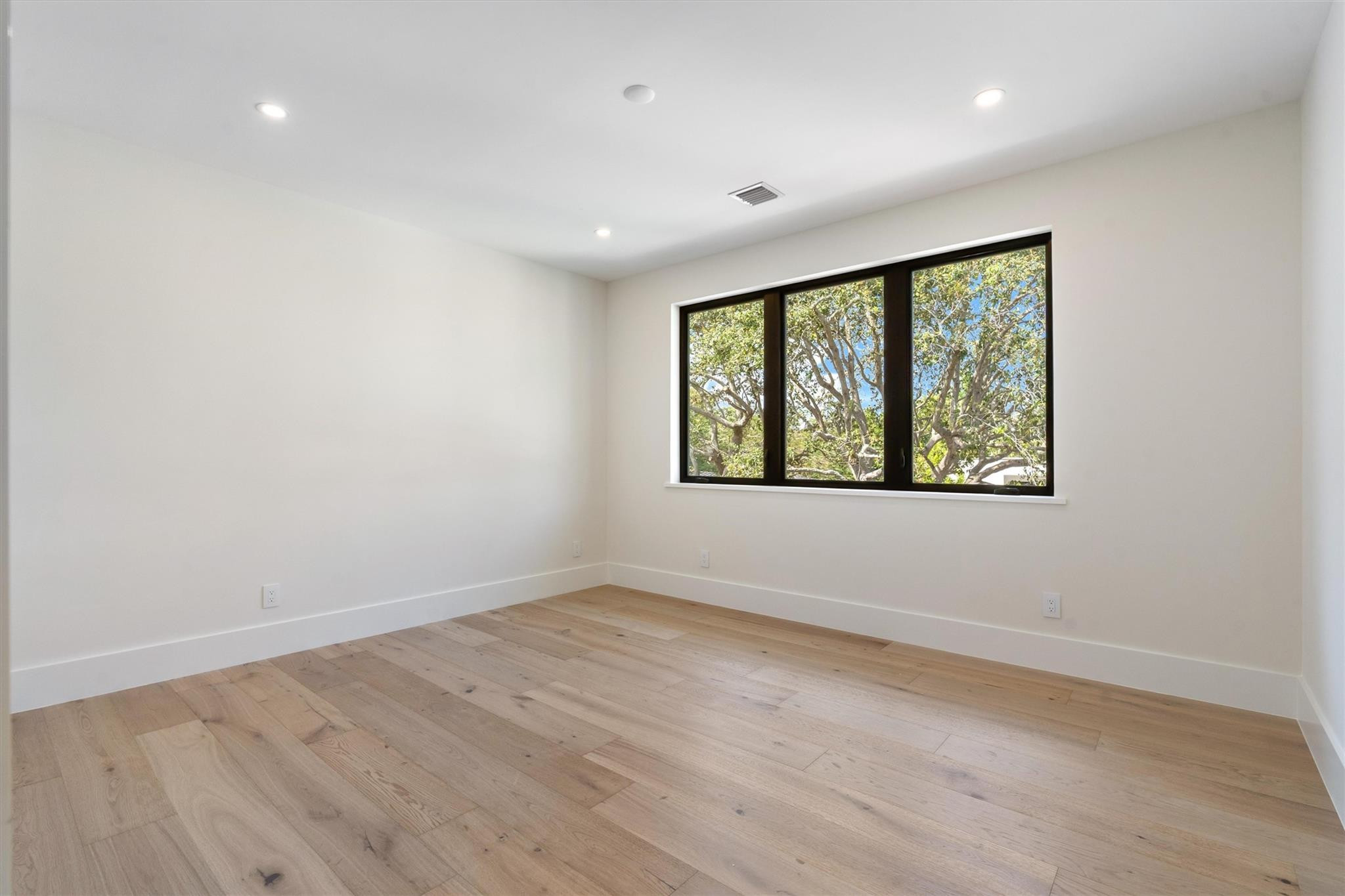 2732 NE 29th Court