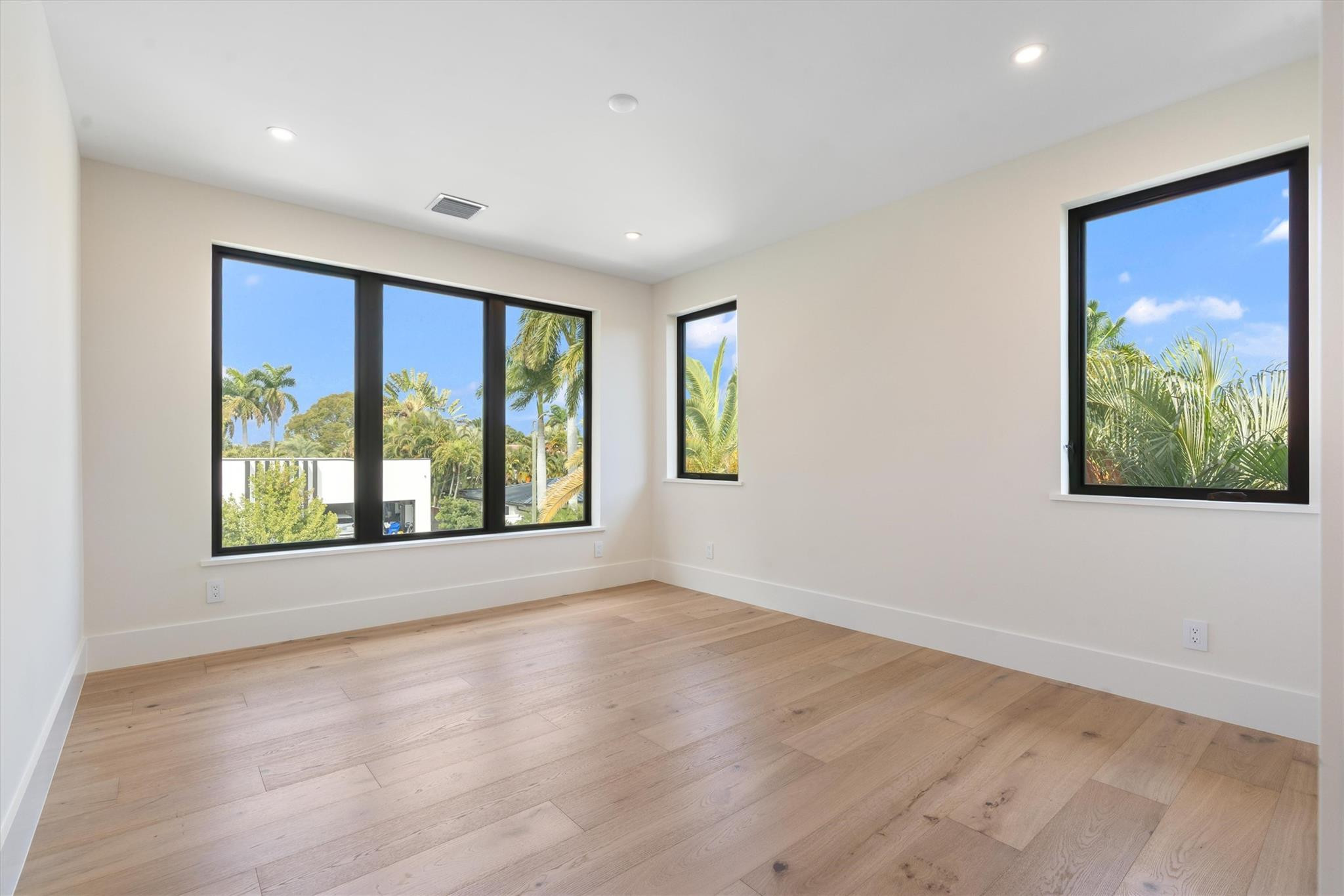 2732 NE 29th Court