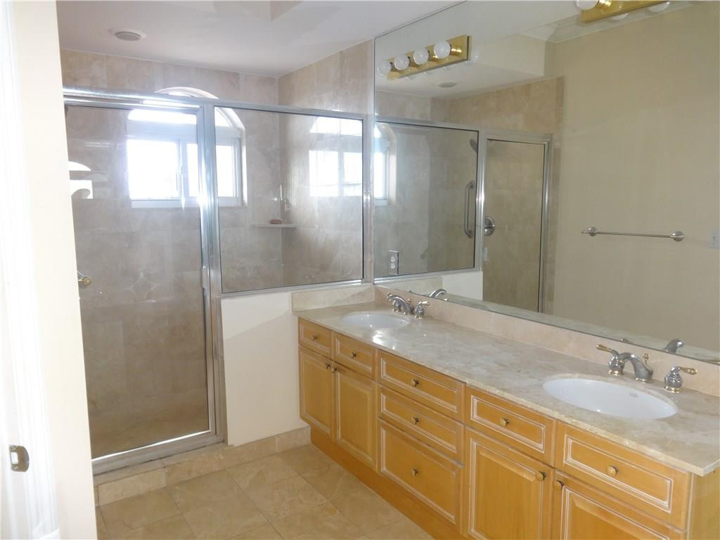 100 S Birch Road 1106-b