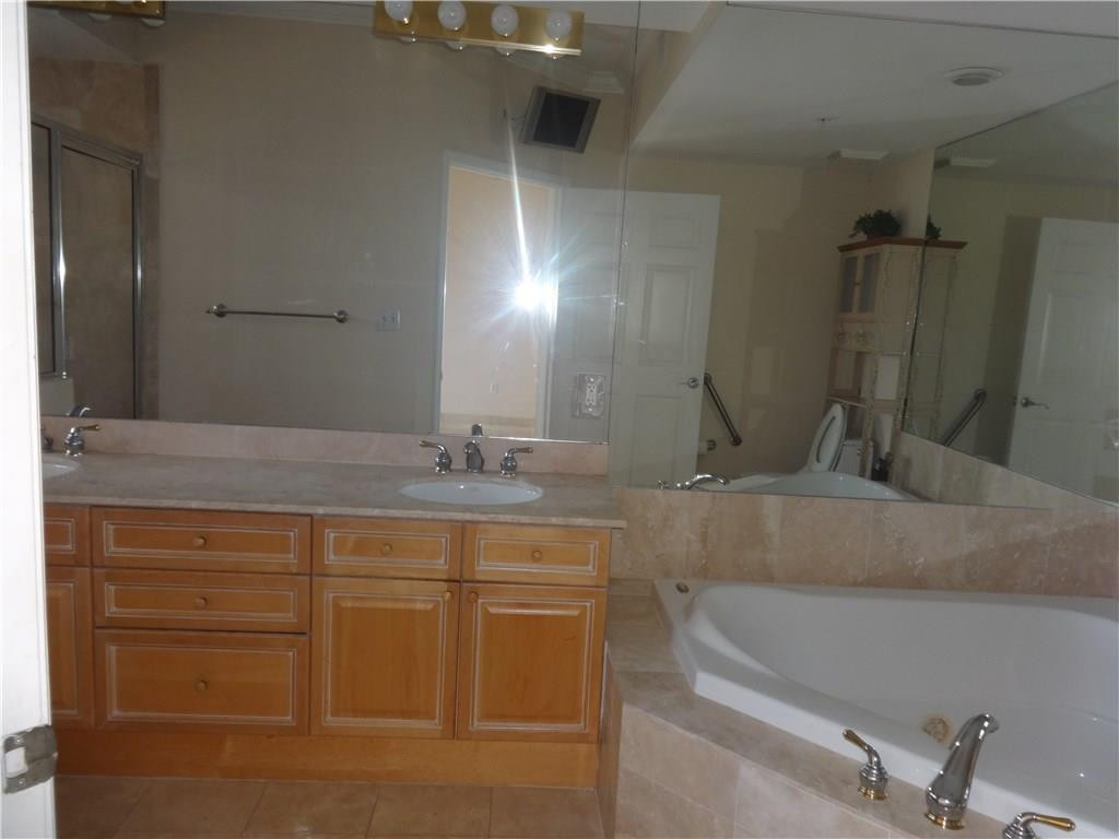 100 S Birch Road 1106-b