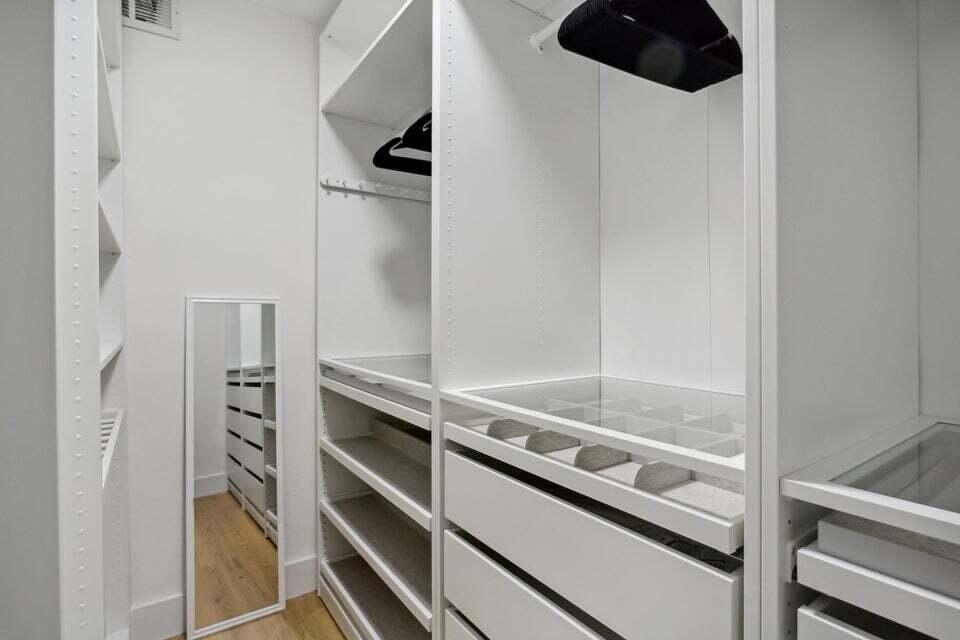 1051 Hillsboro Mile 411e
