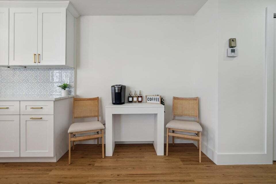 1051 Hillsboro Mile 411e