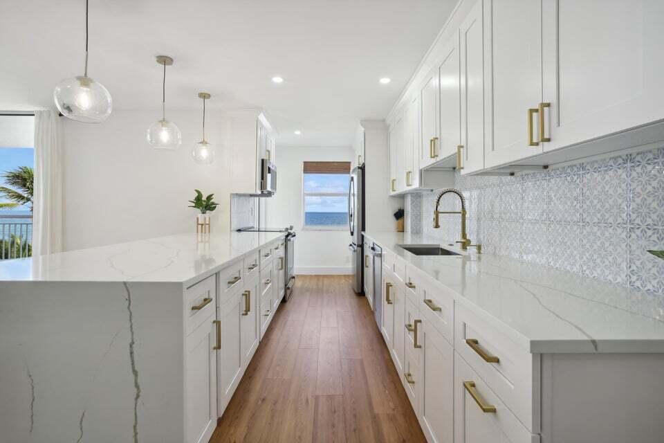 1051 Hillsboro Mile 411e
