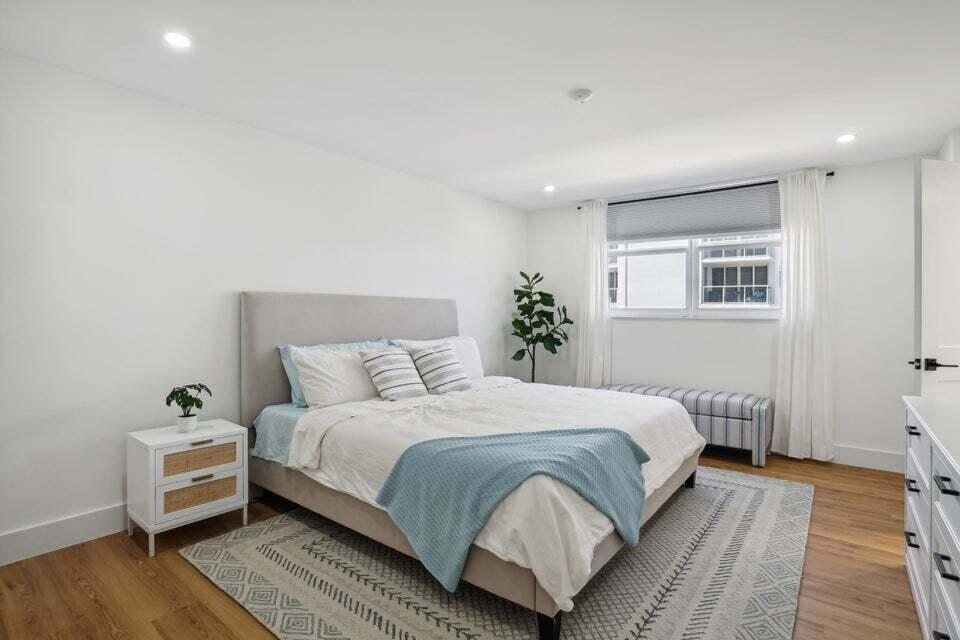 1051 Hillsboro Mile 411e