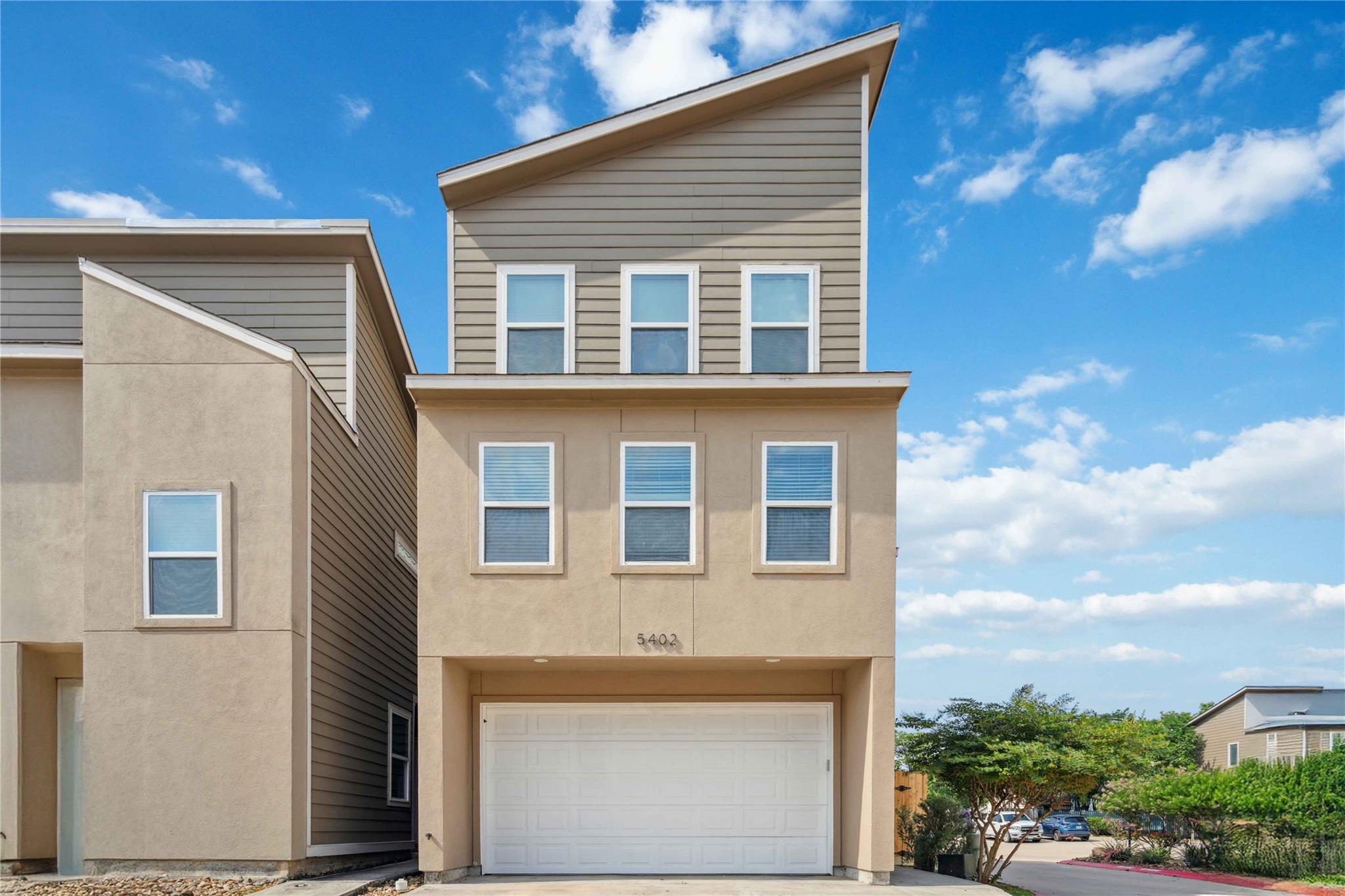 5402 Jonathan Lane
