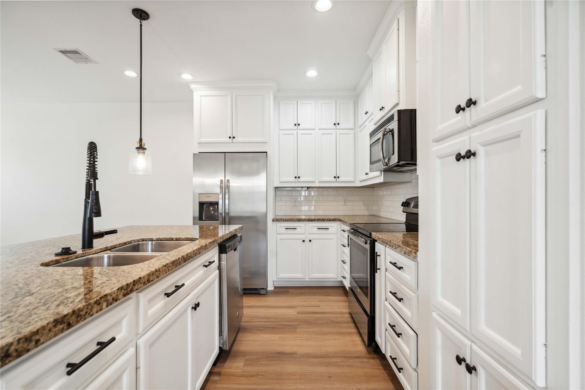 5402 Jonathan Lane