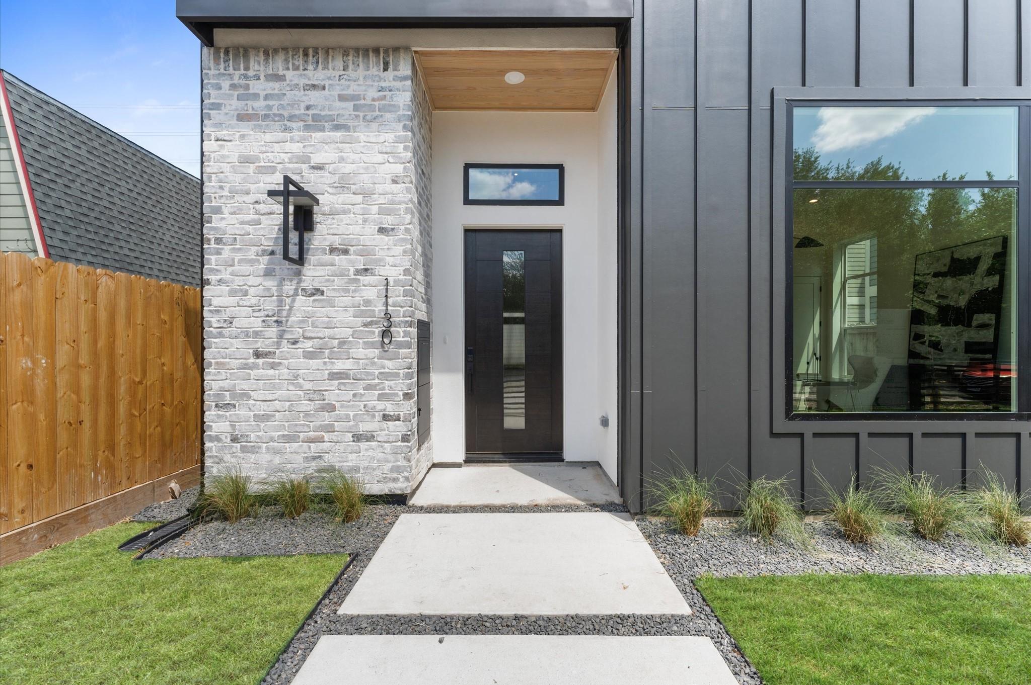 1106 Robbie Street