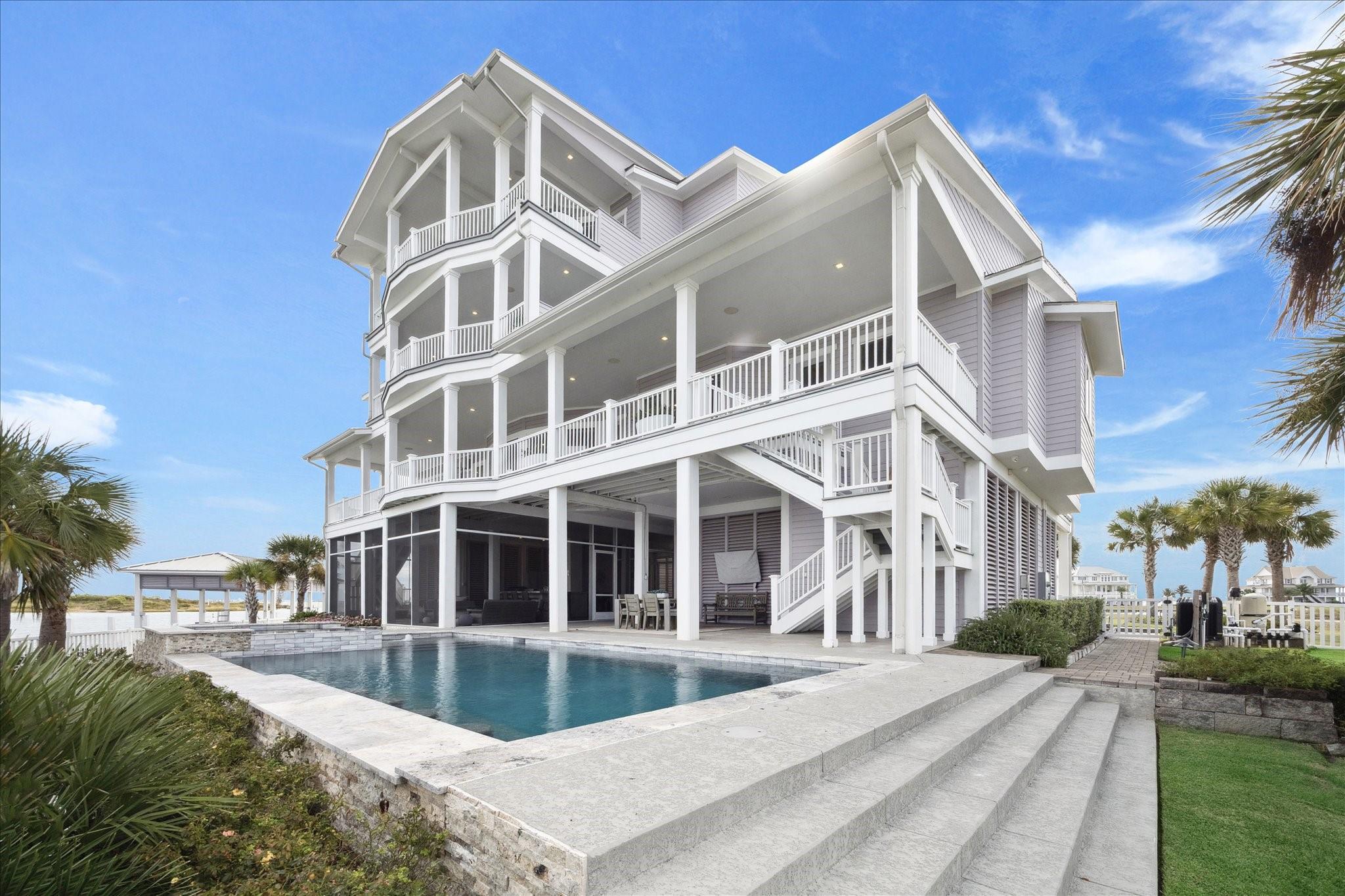 63 Water Key Key, Hitchcock