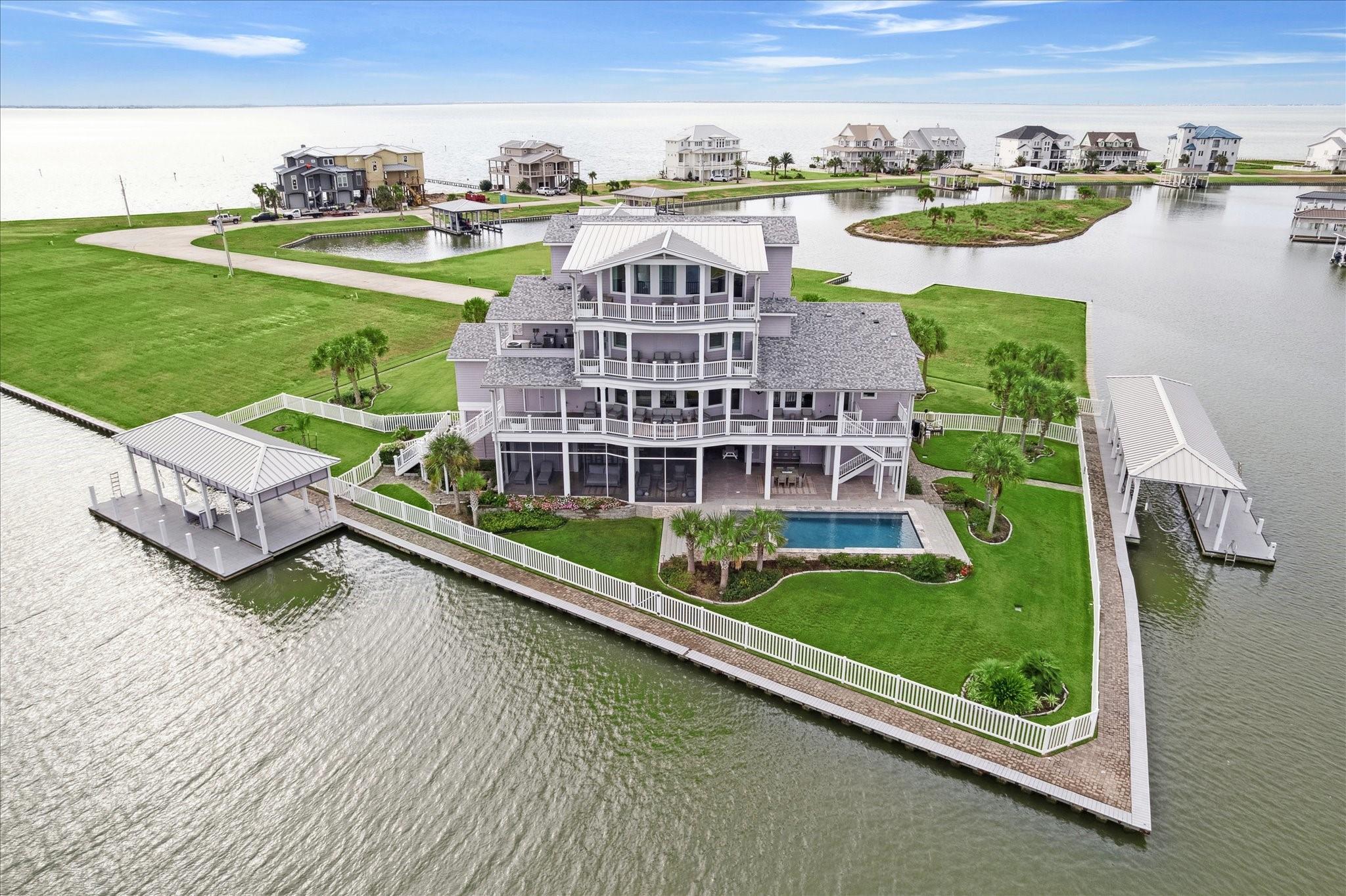 63 Water Key Key, Hitchcock