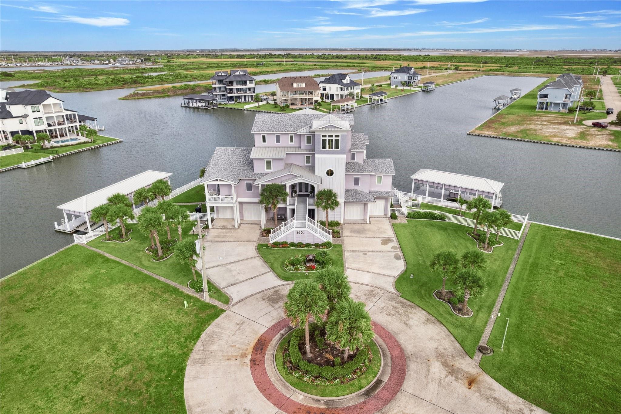 63 Water Key Key, Hitchcock