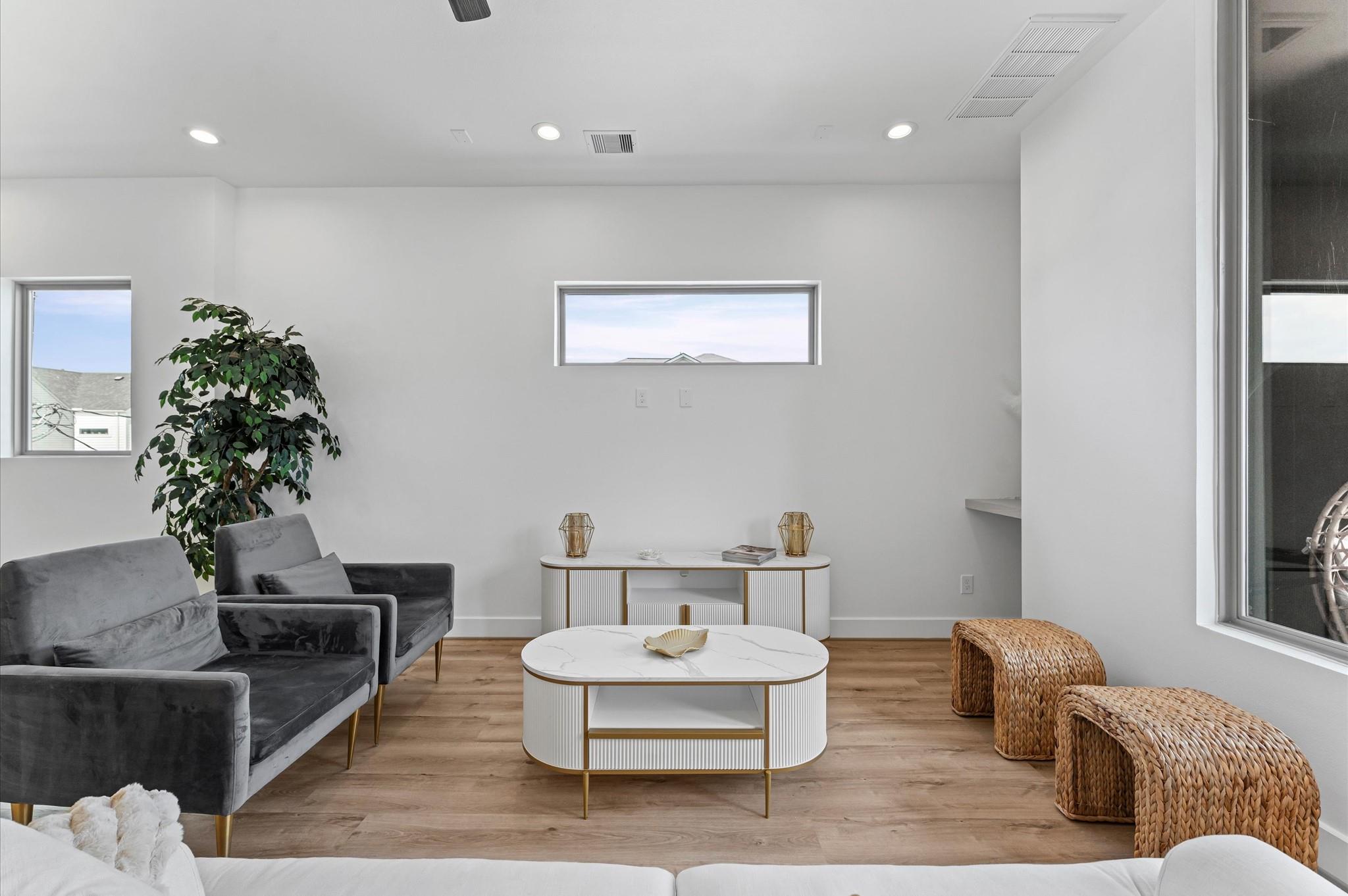 1122 W 17th Street # F