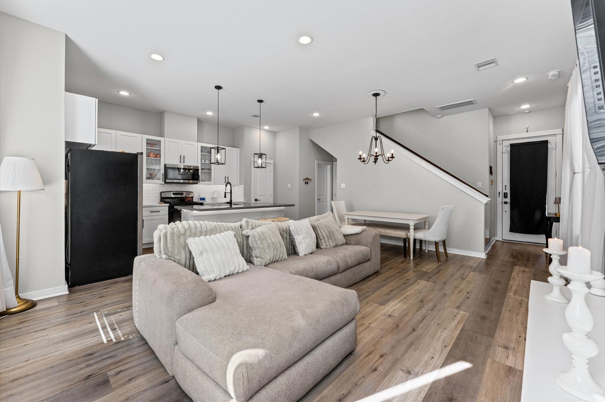 8422 Berry Green Lane