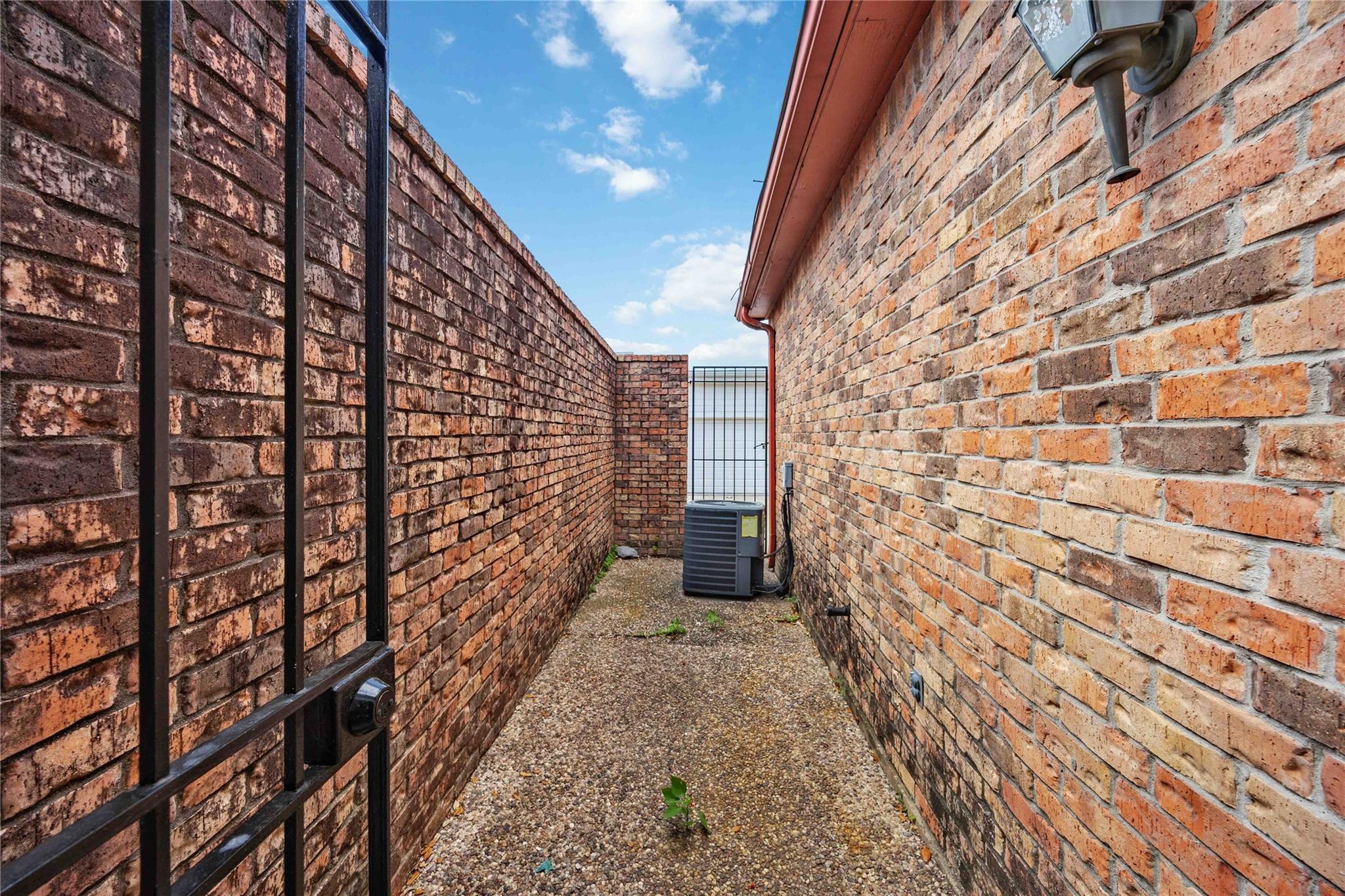 9410 Stonehouse Lane