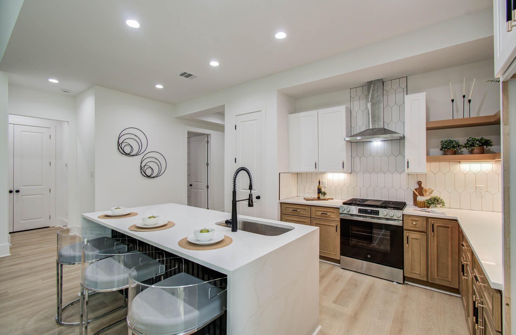 1802 Rollingwood Drive